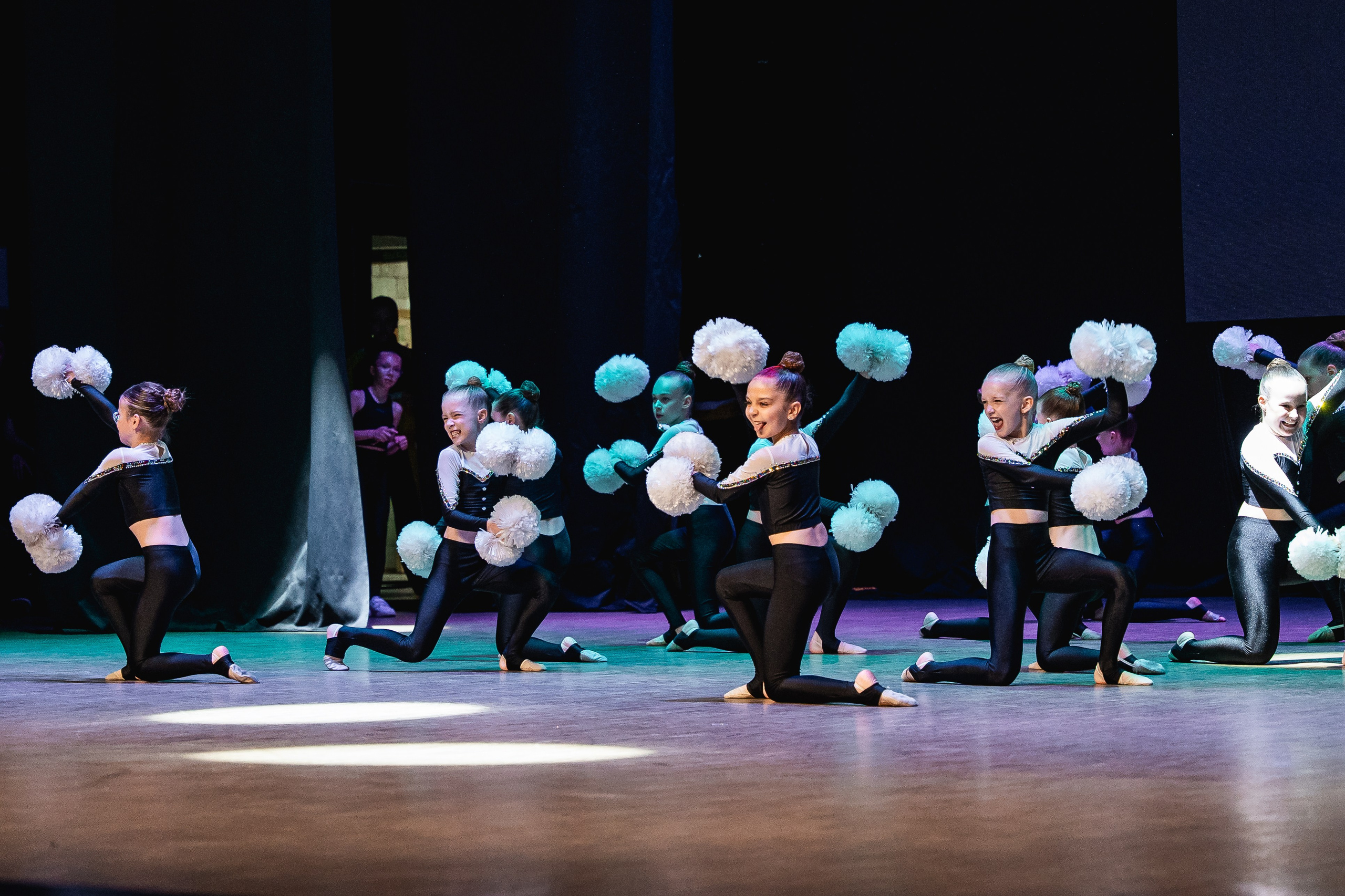 Отчётный концерт танцевально-спортивного клуба «PULSE». Портретный и репортажный фотограф в Воронеже: Анастасия Пузикова