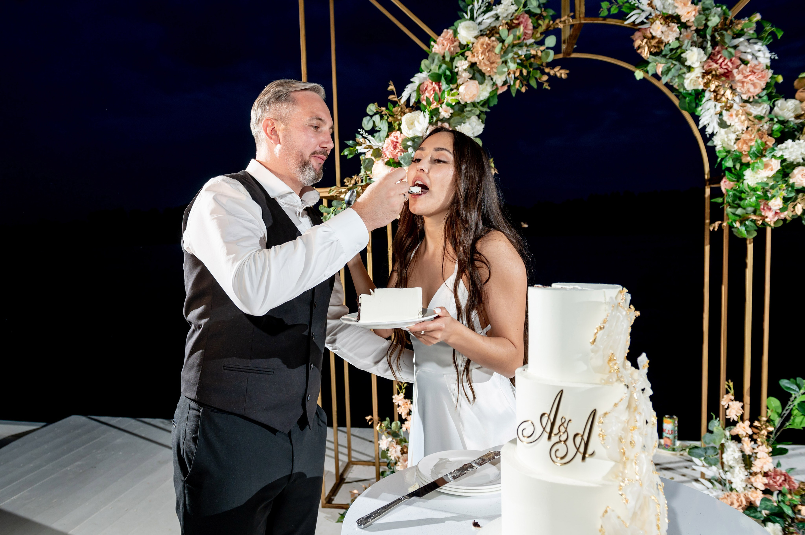 Классическая свадебная фотосессия Аины и Антона по самым красивым местам для свадебной прогулки в Санкт-Петербурге. Портретный, семейный и свадебный фотограф в Санкт-Петербурге и в Пушкине Ширяев Денис