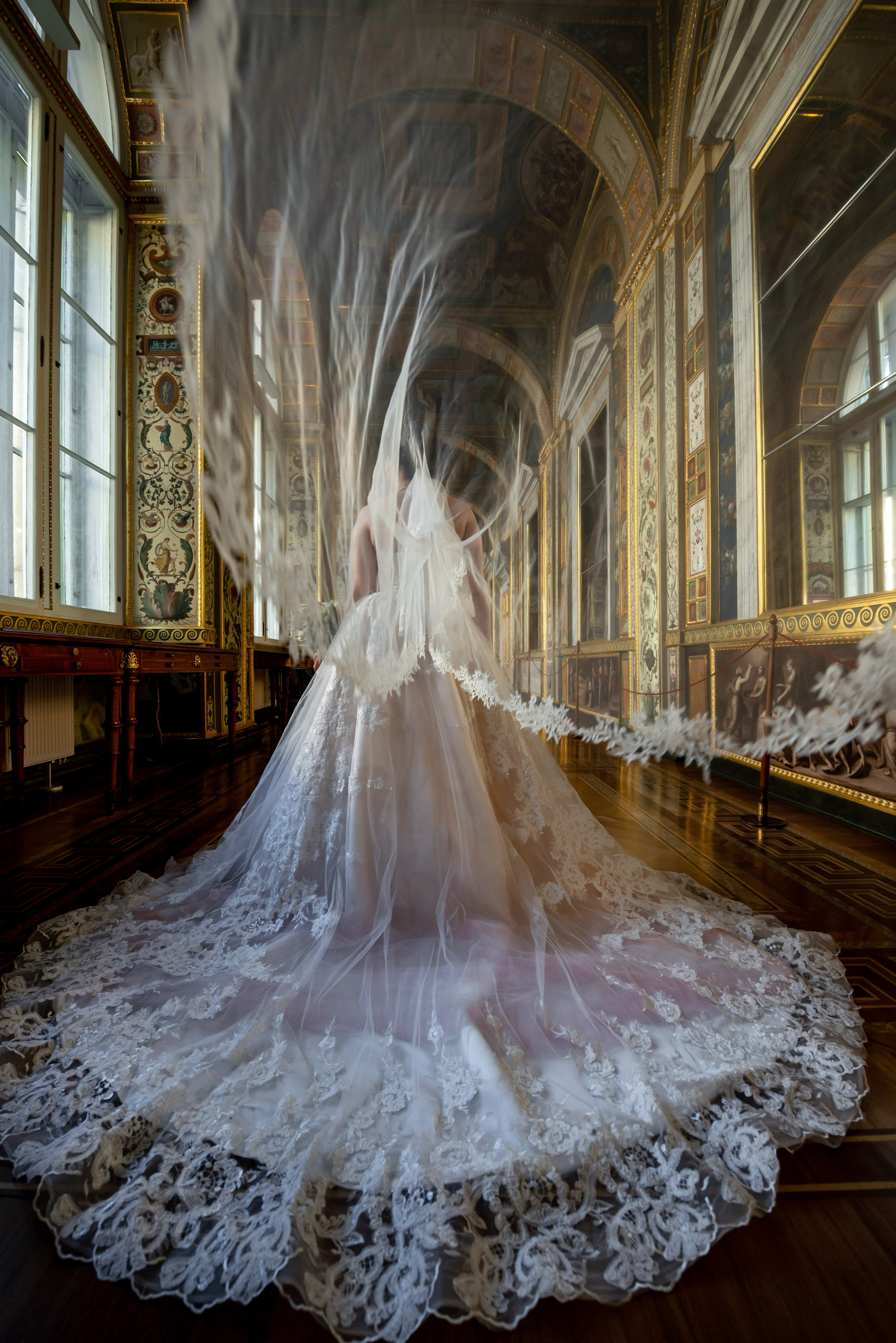 Самая красивая свадебная фотосессия в Эрмитаже. Лучшие свадебные фотографии в Эрмитажа. Портретный, семейный и свадебный фотограф в Санкт-Петербурге и в Пушкине Ширяев Денис