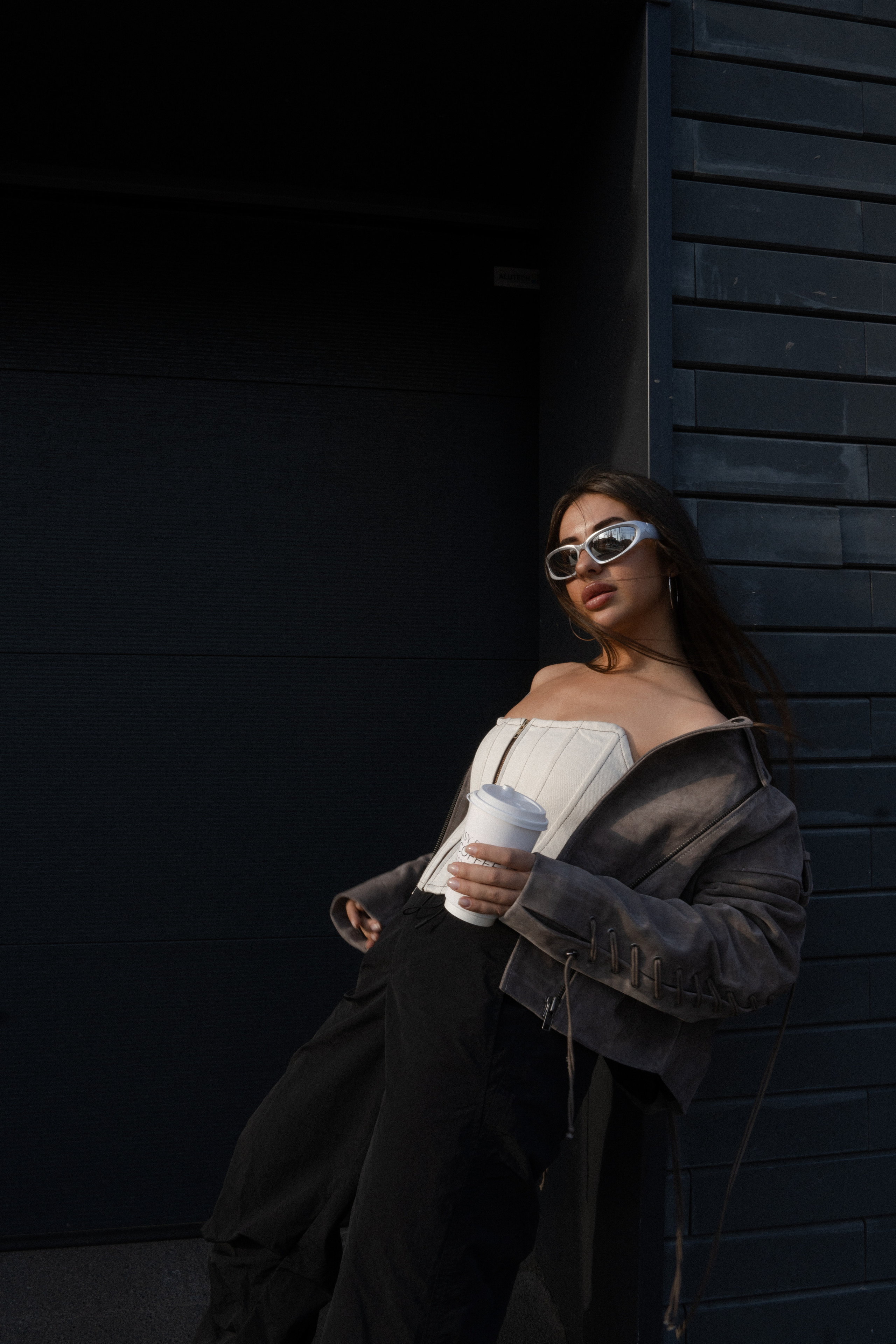 Верхняя одежда (женская). Съемки для брендов и маркетплейсов. Фотограф Ростов-на-Дону