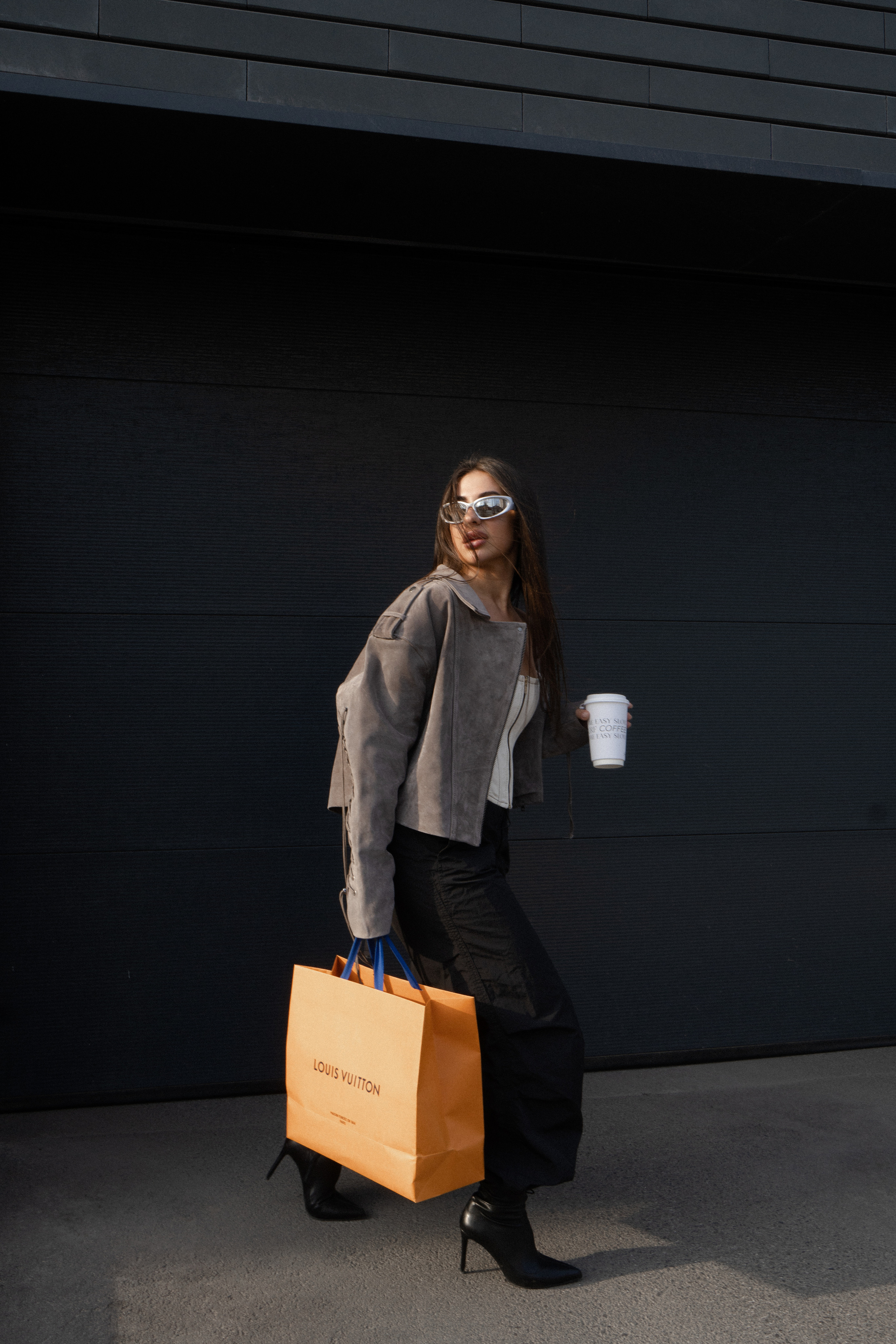 Верхняя одежда (женская). Съемки для брендов и маркетплейсов. Фотограф Ростов-на-Дону