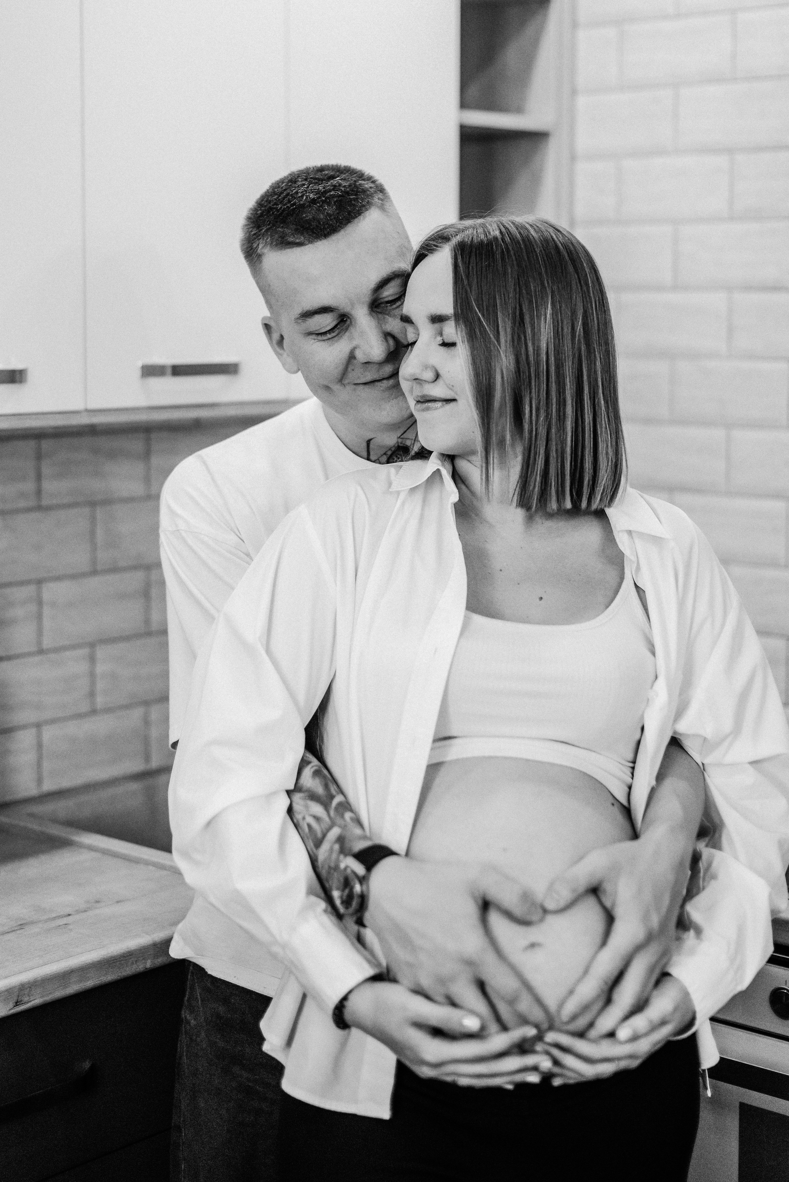 Миша и Ирина в ожидании чуда в домашней обстановке. Свадебный и портретный фотограф в Липецке Юлия Свит