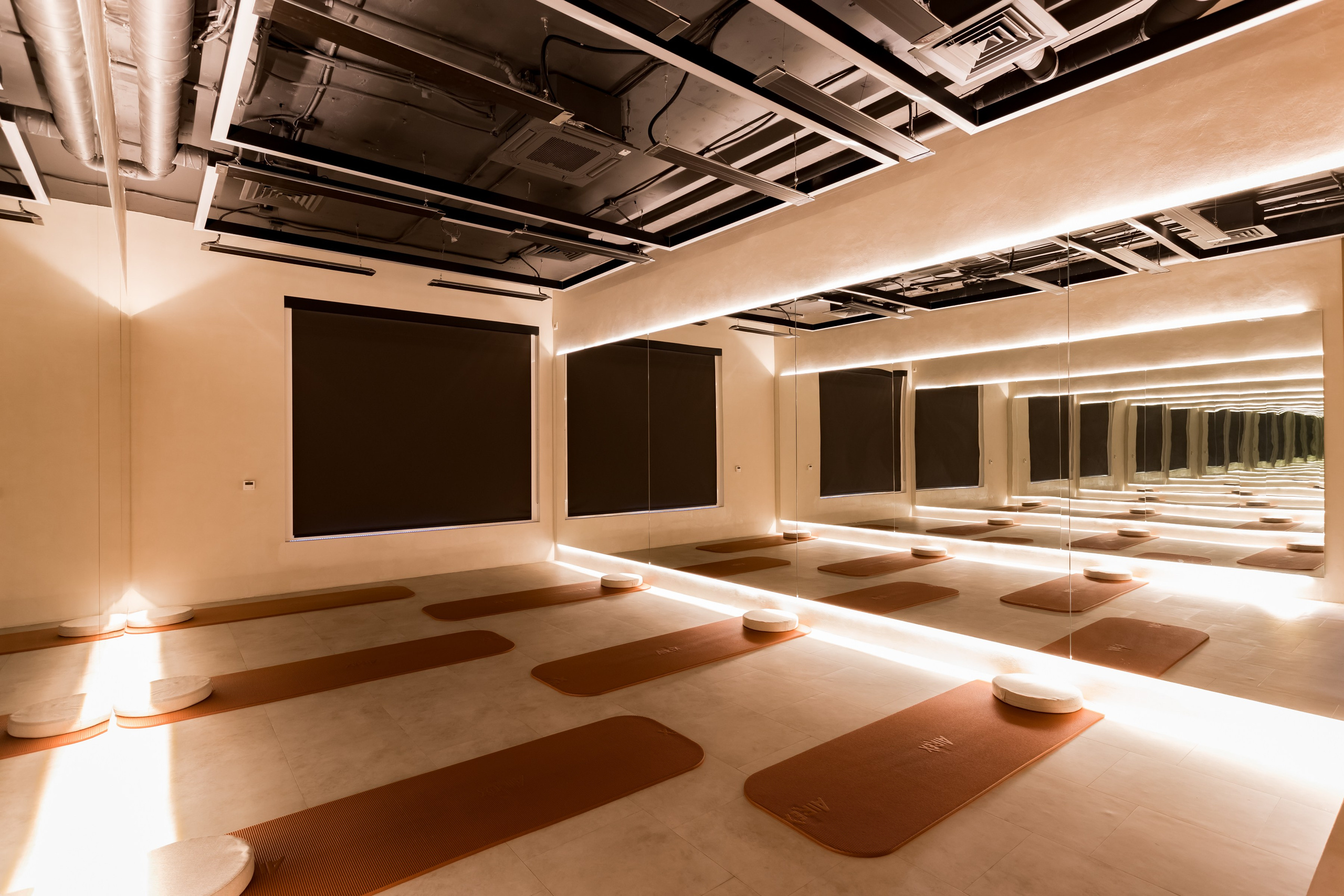 Фотосъемка для студии йоги Uform. Интерьеры, Контент, Портреты | Фотограф в Москве Дани Терно