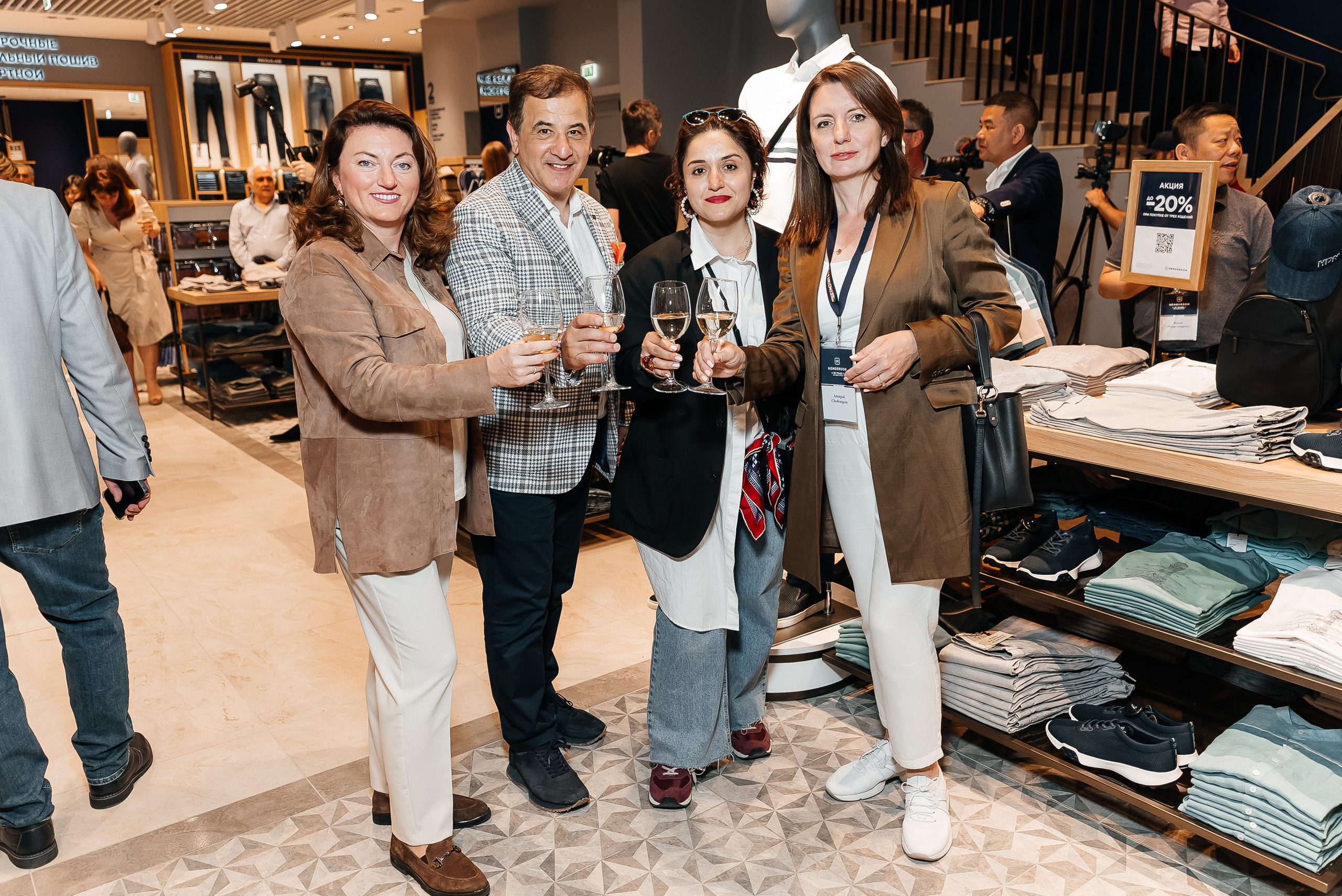 Henderson. Павел Краснов — Свадебный и репортажный фотограф в Москве