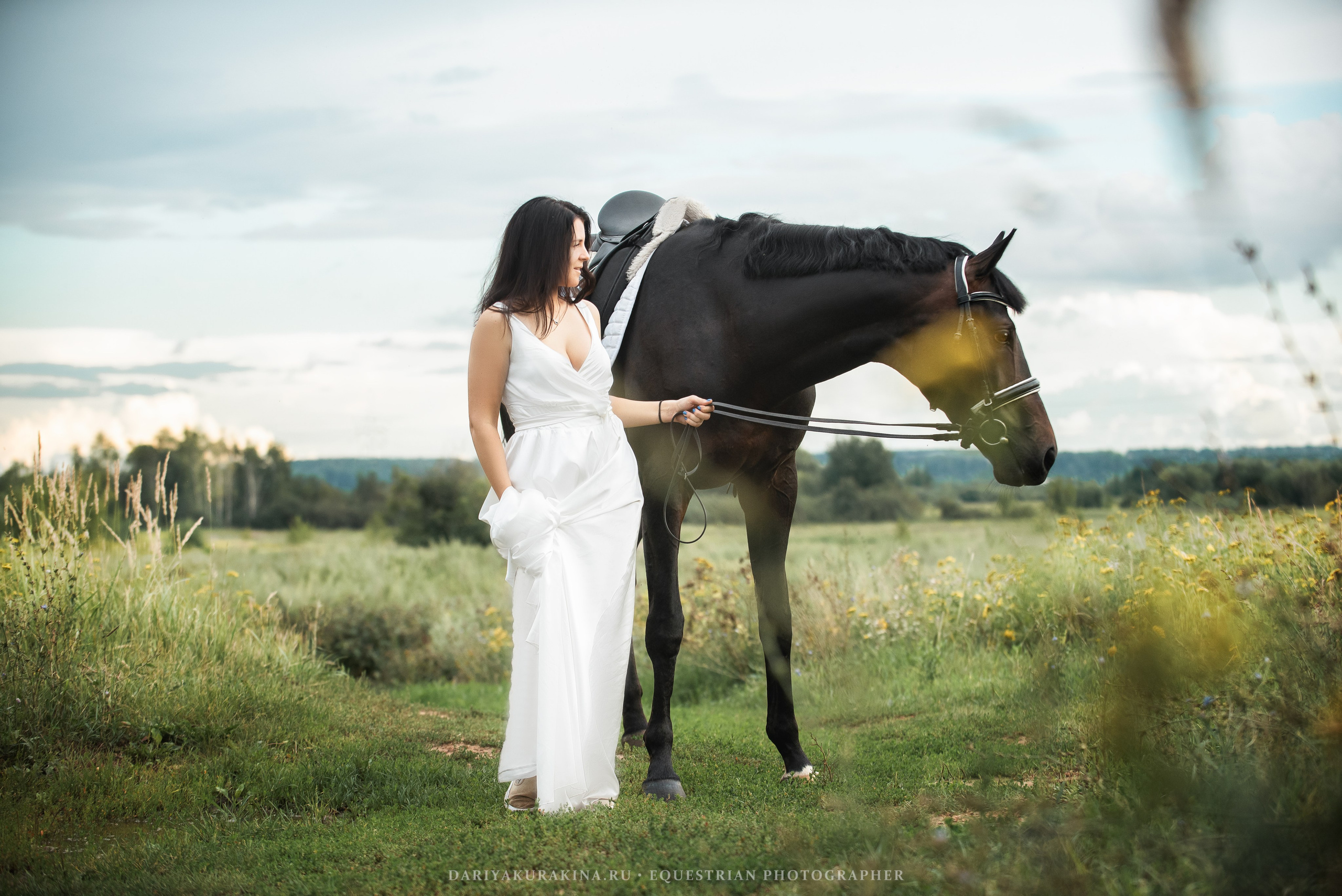 Юля и Декупаж — Поле. Конный фотограф Куракина Дарья • Фотосессии с лошадьми