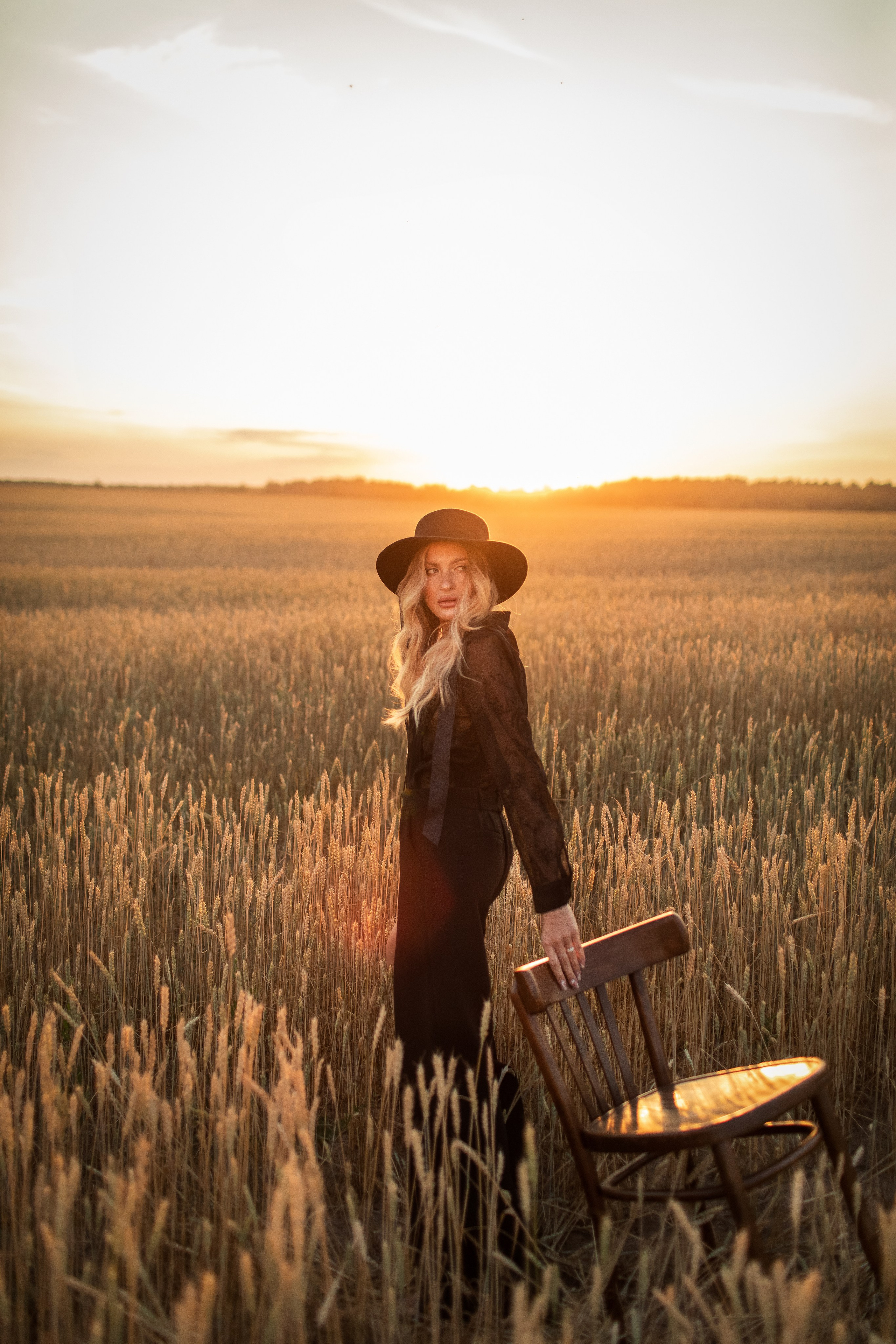 Модельная съемка в поле. Главная