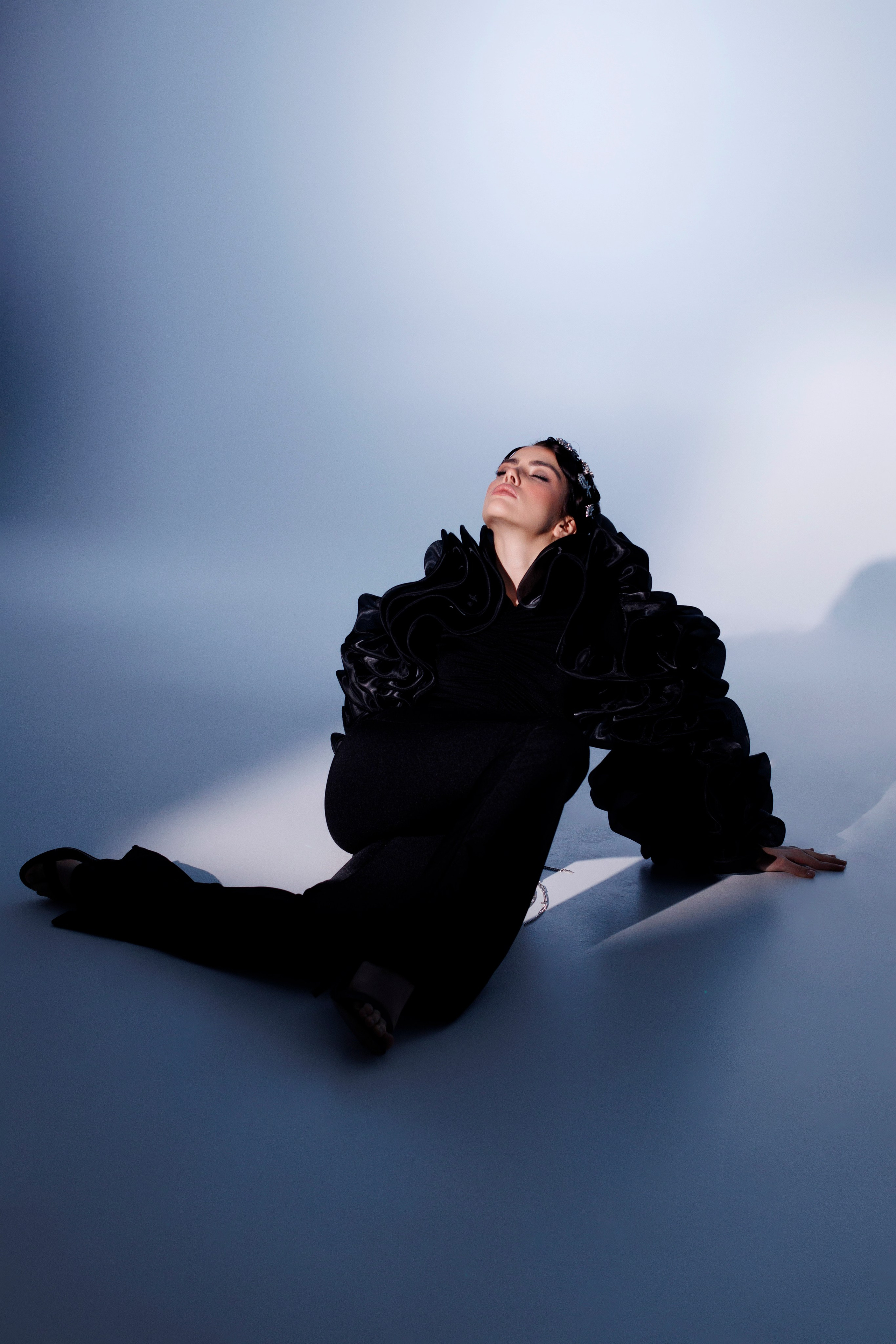 Фотосессия в студии. Я — фотограф, который помогает запечатлеть самые важные моменты вашей жизни!