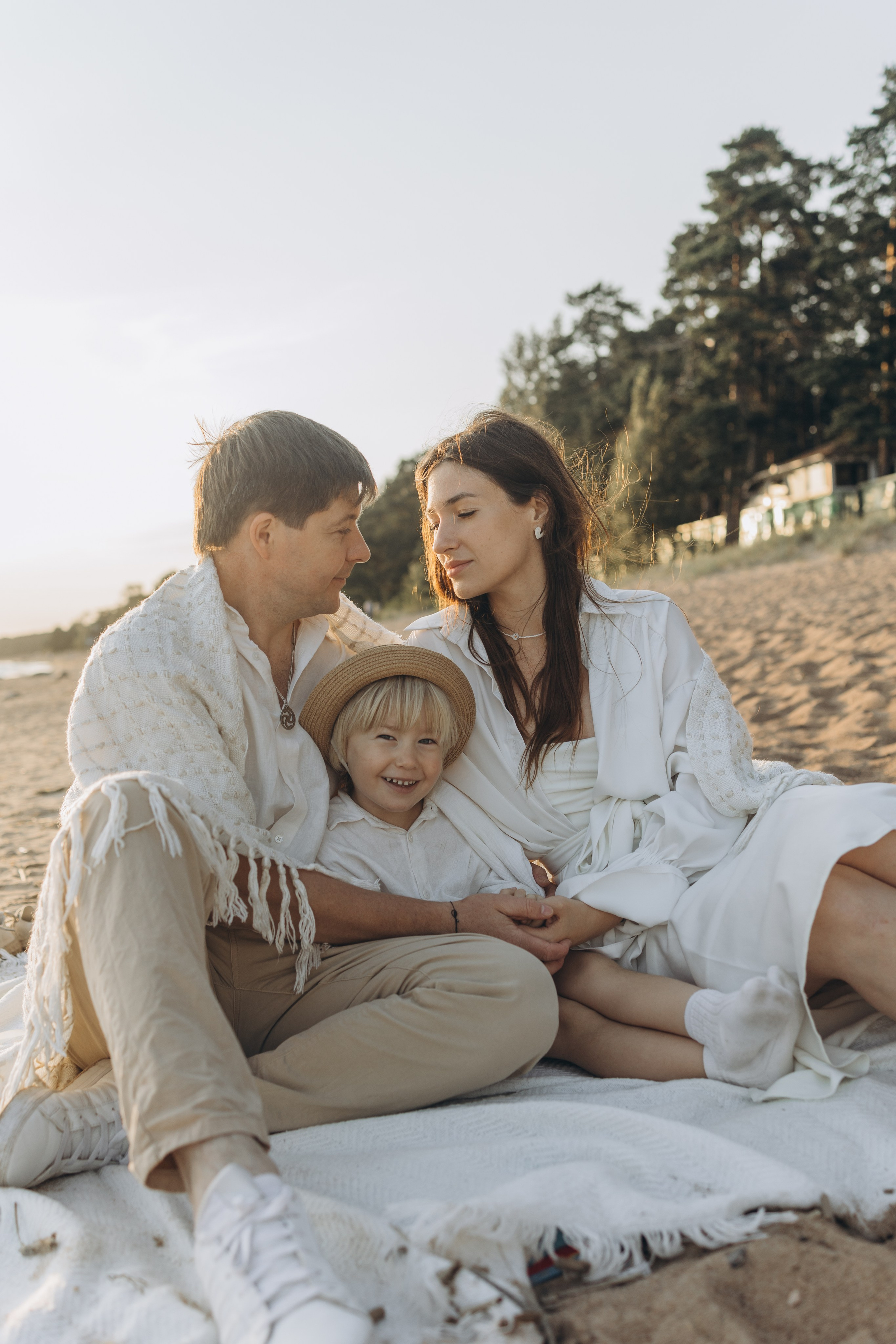 Эмилия, Дмитрий и Демид на Финском заливе. Семейный фотограф в Москве Виктория Ястребинская
