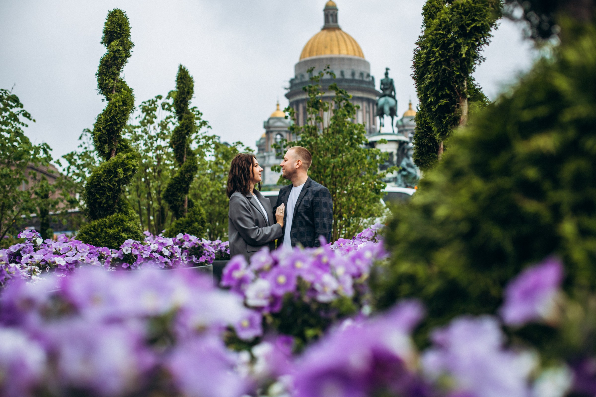 Боря и Оксана в июне. Фотопрогулка в Петербурге. Индивидуальный и семейный фотограф в Санкт-Петербурге