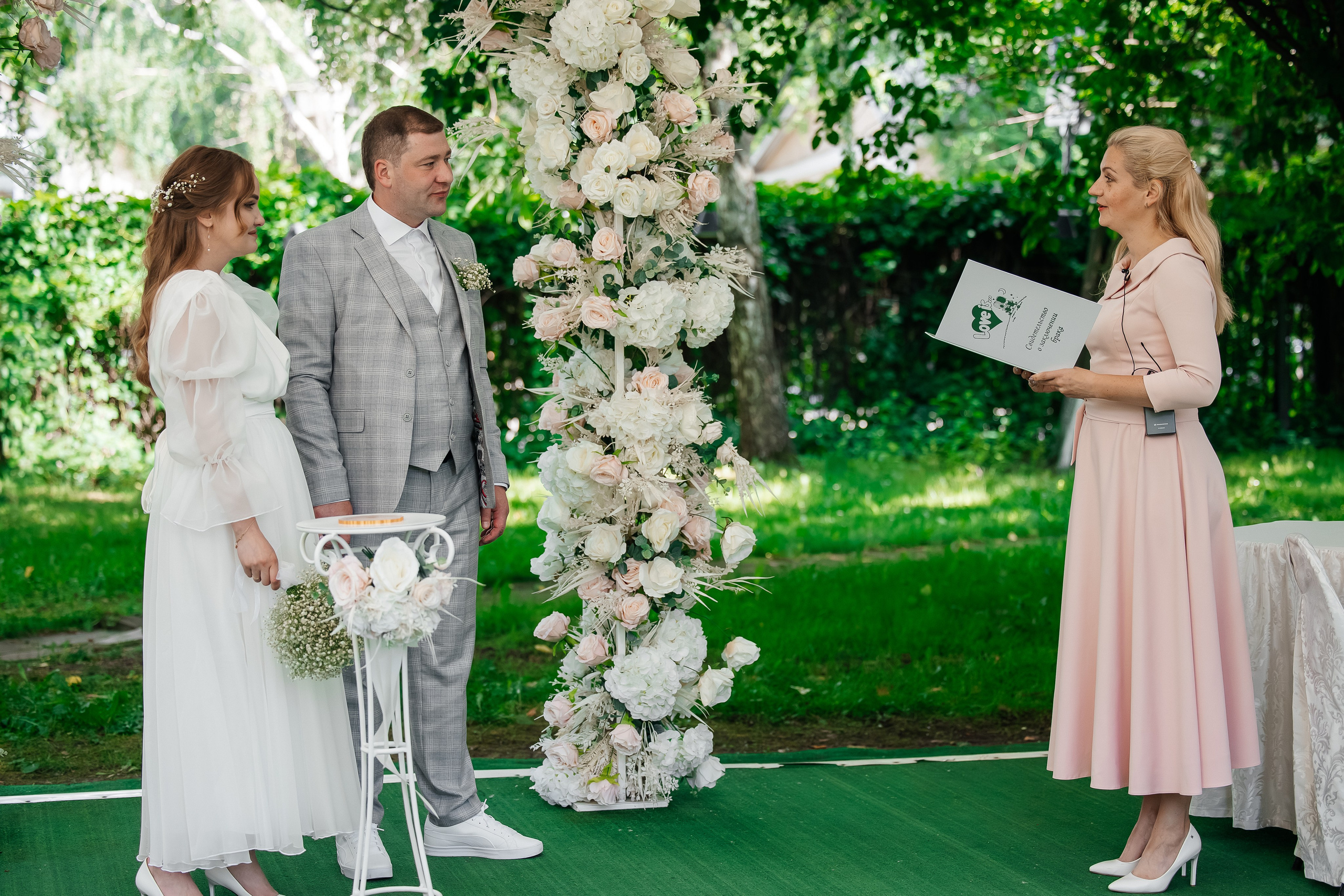 Регистрация на территории гостиницы «Даниловская». Свадебный и семейный фотограф в Москве Красинская Мария