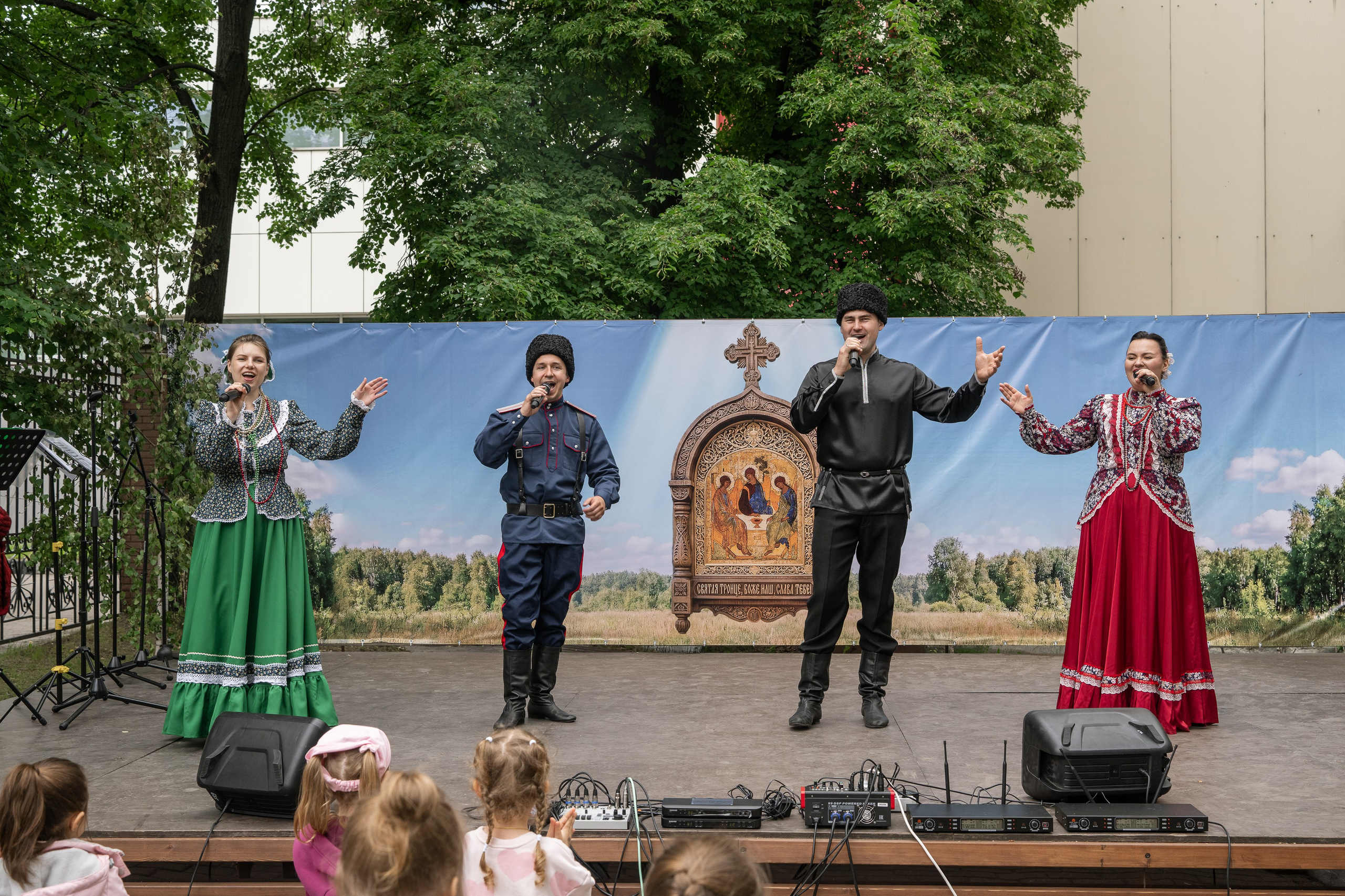 Престольный праздник в храме Троицы Живоначальной. Фотограф Москва/Подмосковье