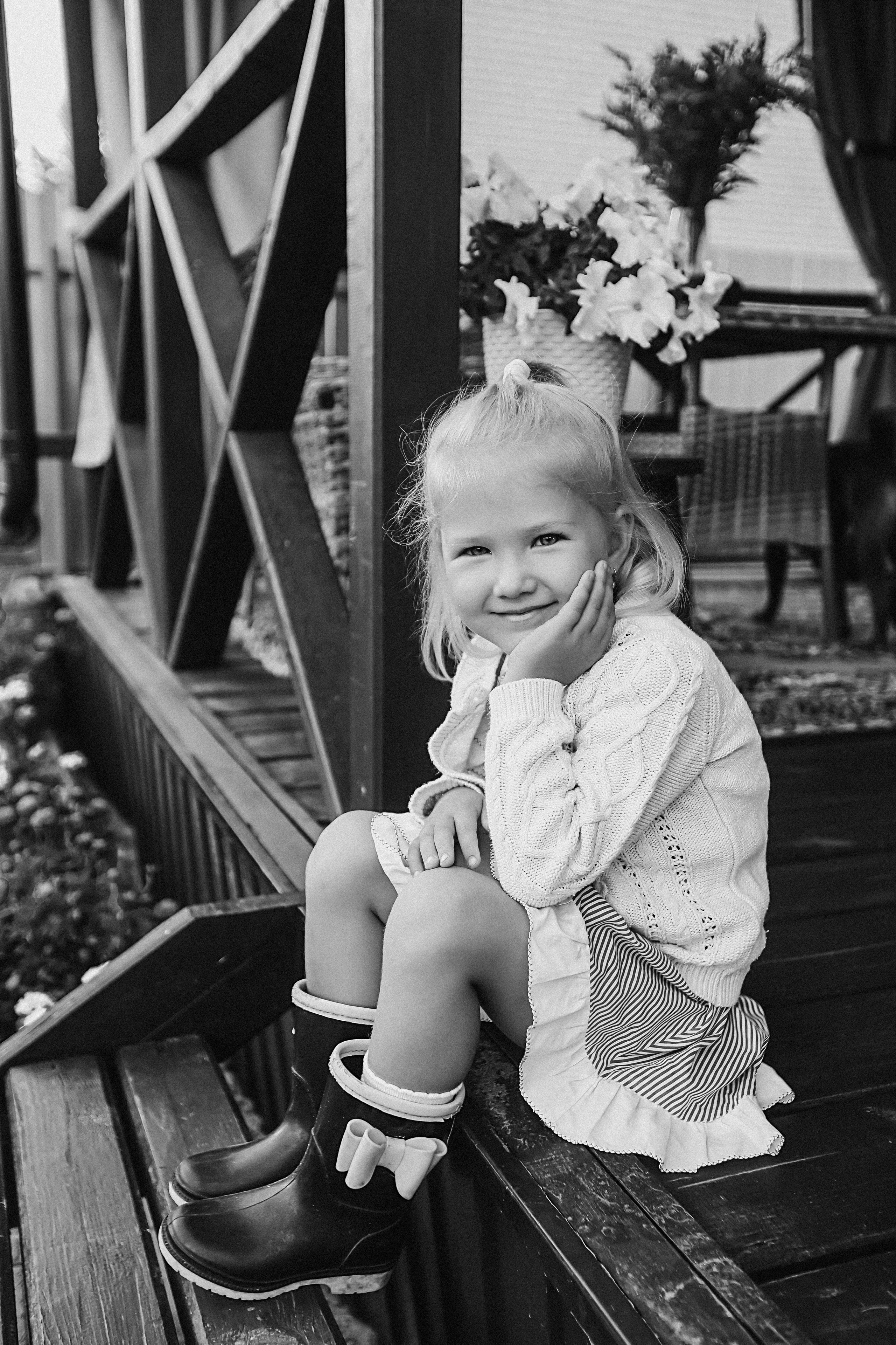 У дома. Семейный фотограф Тюмень, фотограф на роды Салмина Мария