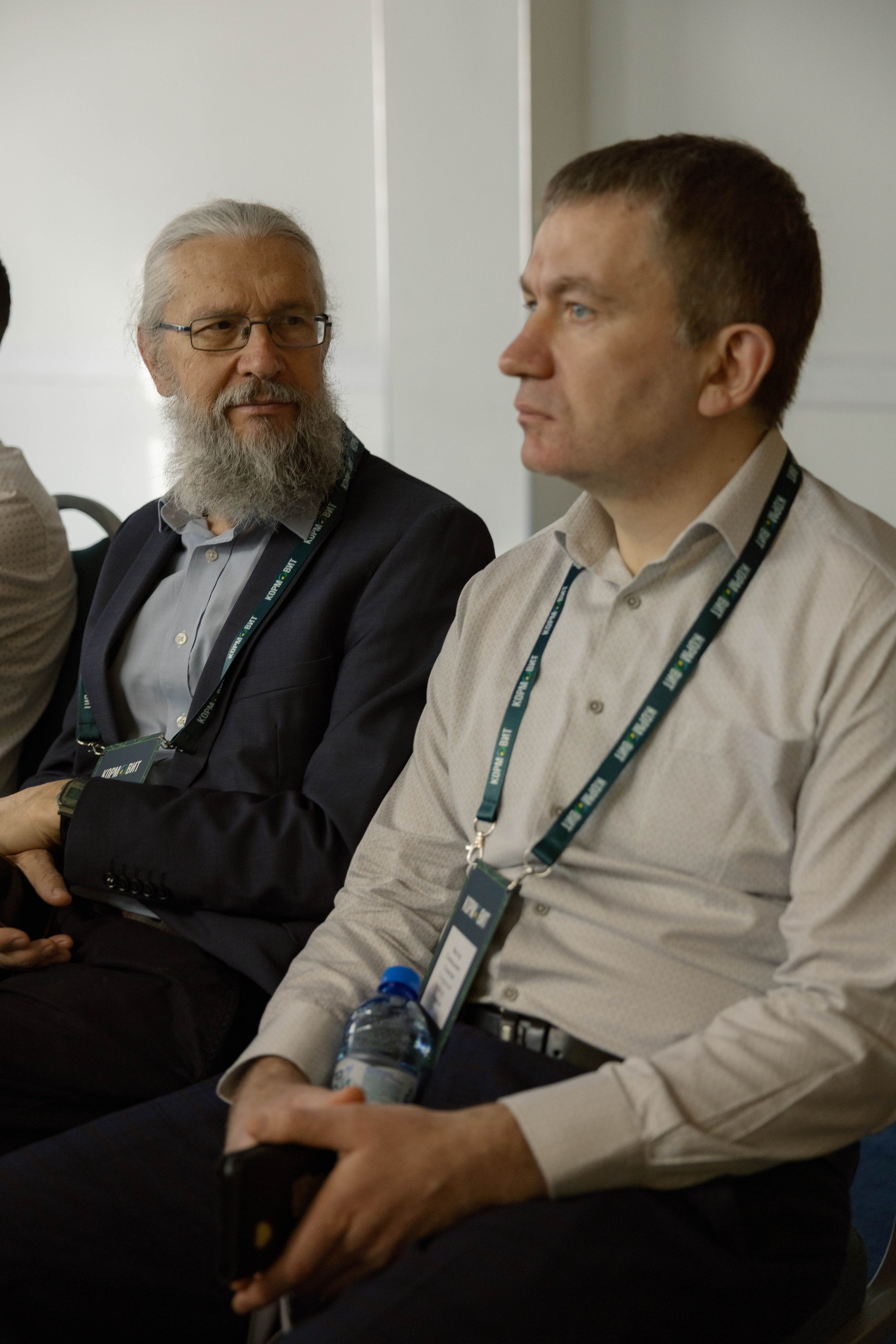 Конференция и ужи. Кормовит. Роза хутор. Фотограф Юсова Мария