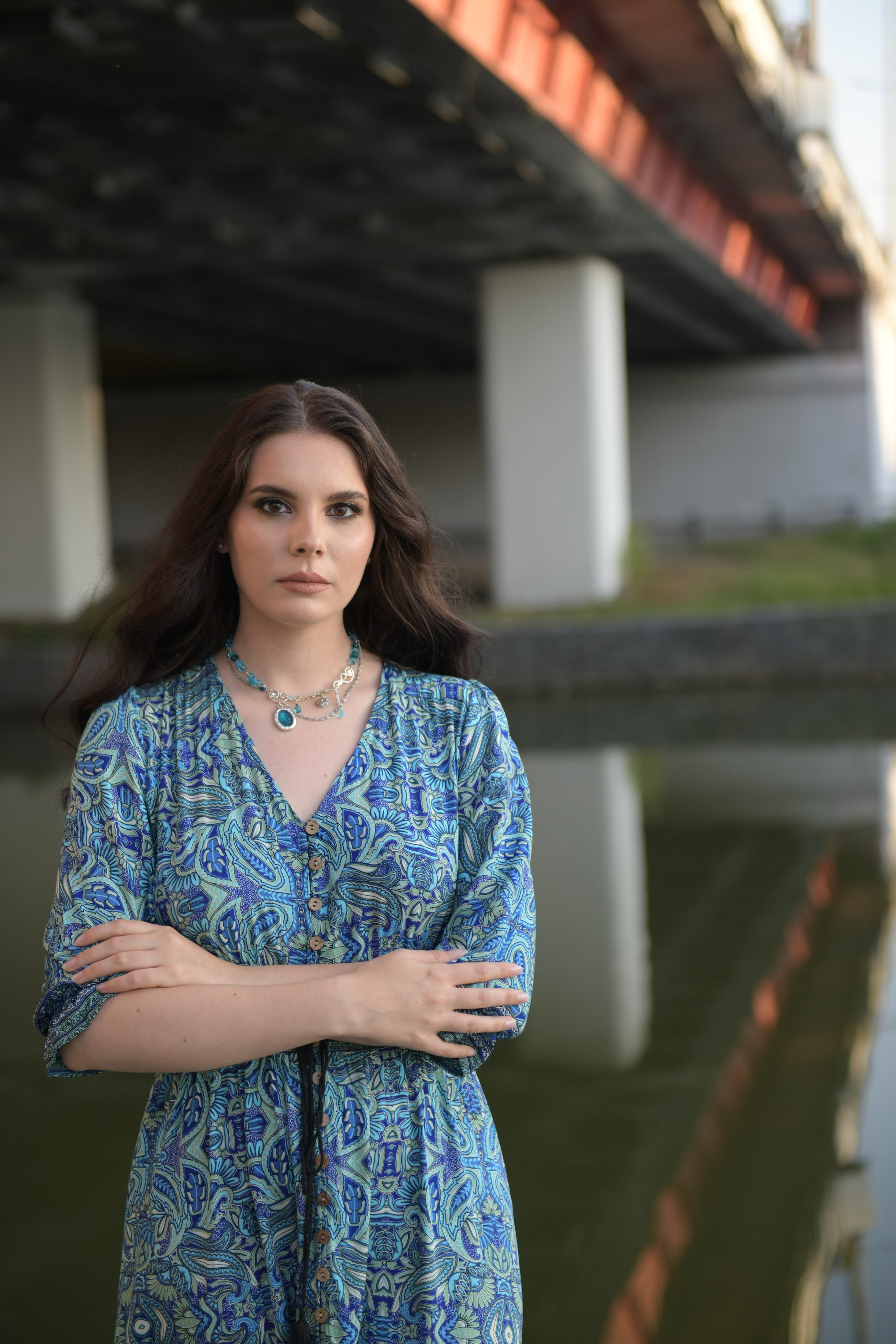 Портрет девушки на фоне моста в Зеленограде.