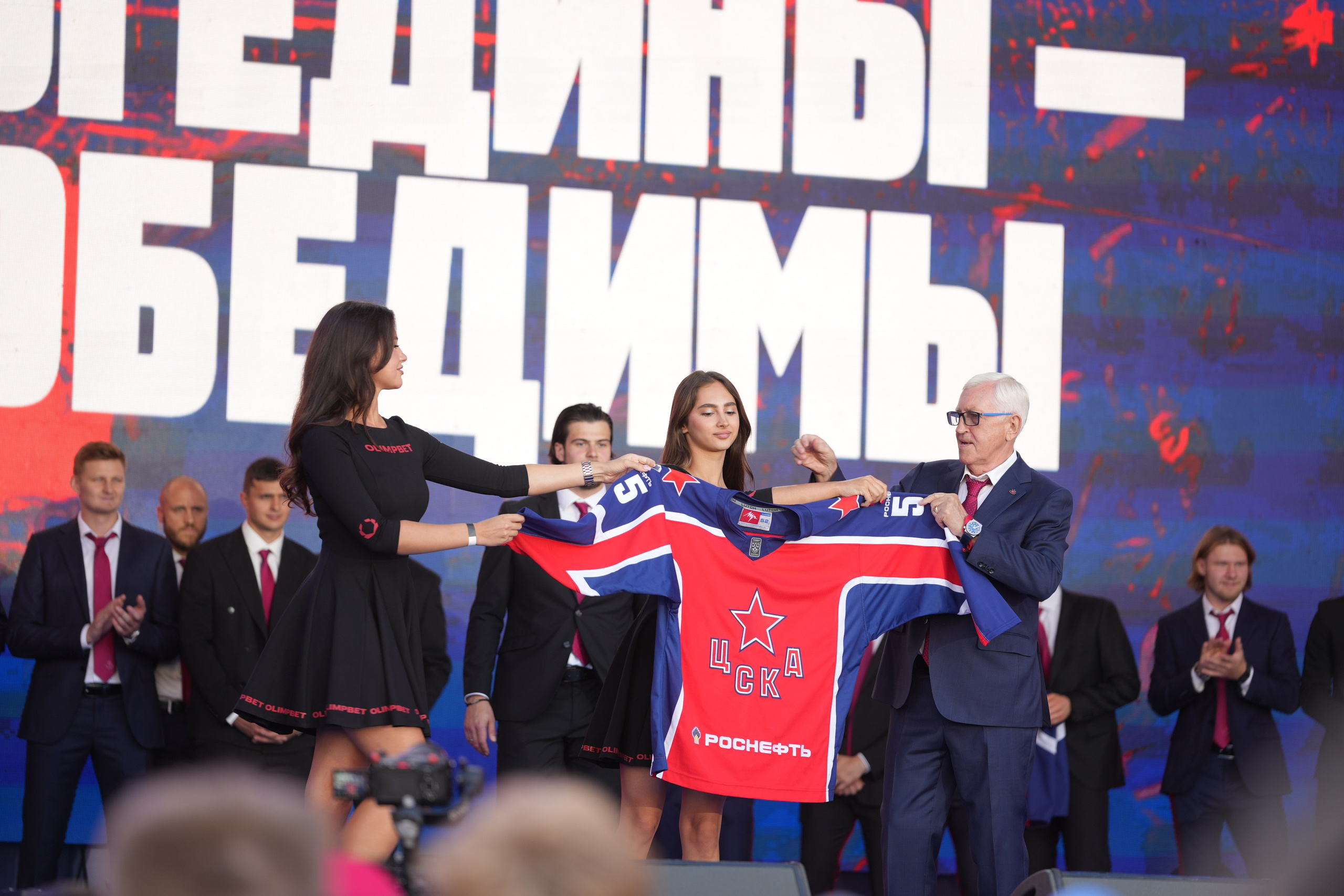 ЦСКА Фест 2024, фотографии хоккейного фестиваля от репортажного фотографа из Алматы Дениса Карпенко,. Сайт Алматинского НЮ АРТ, будуар и фэшн фотографа Дениса Карпенко