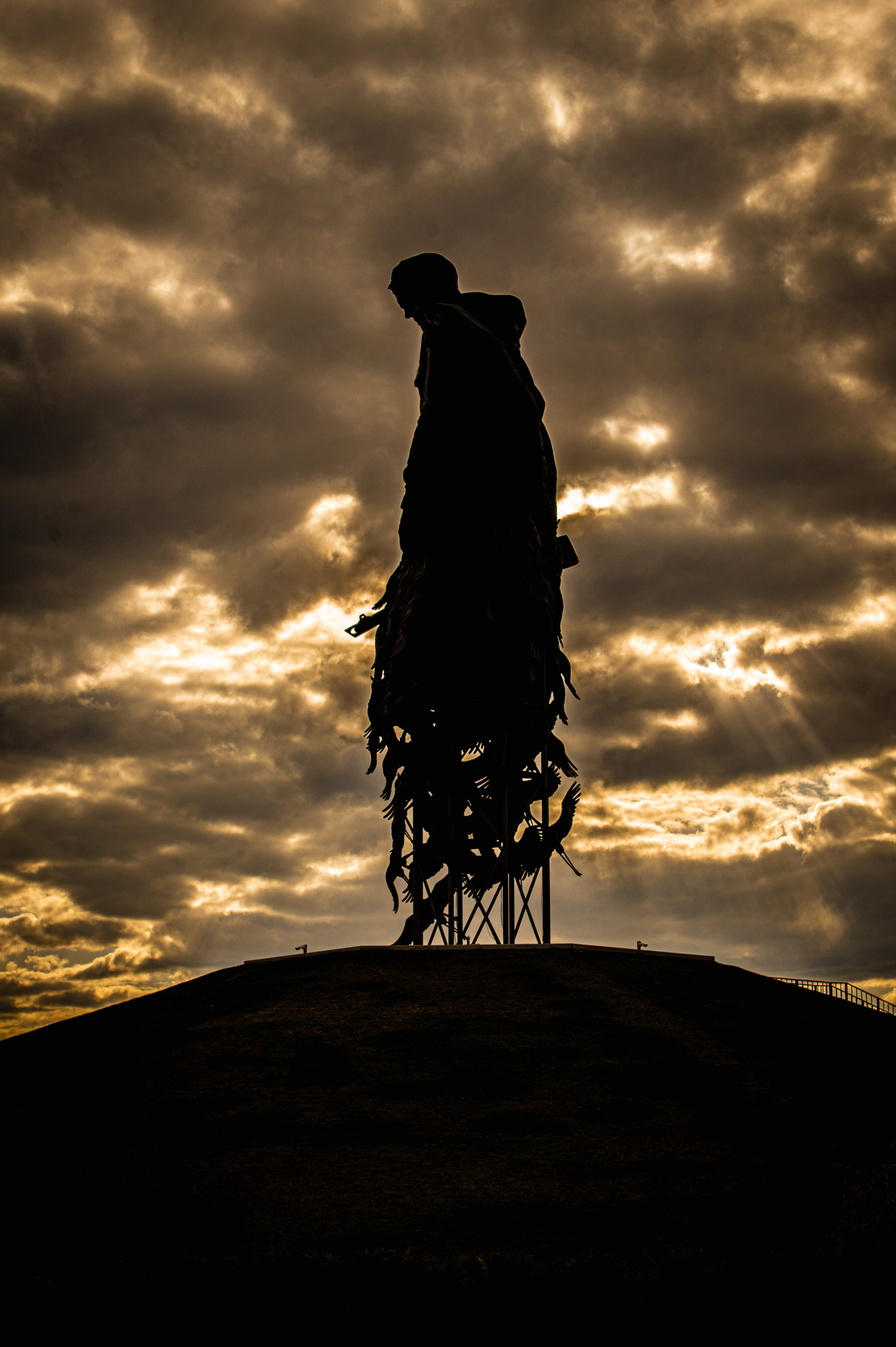 Ржевский мемориал, памятник советскому солдату в Ржеве. Ржев фотографии памятника