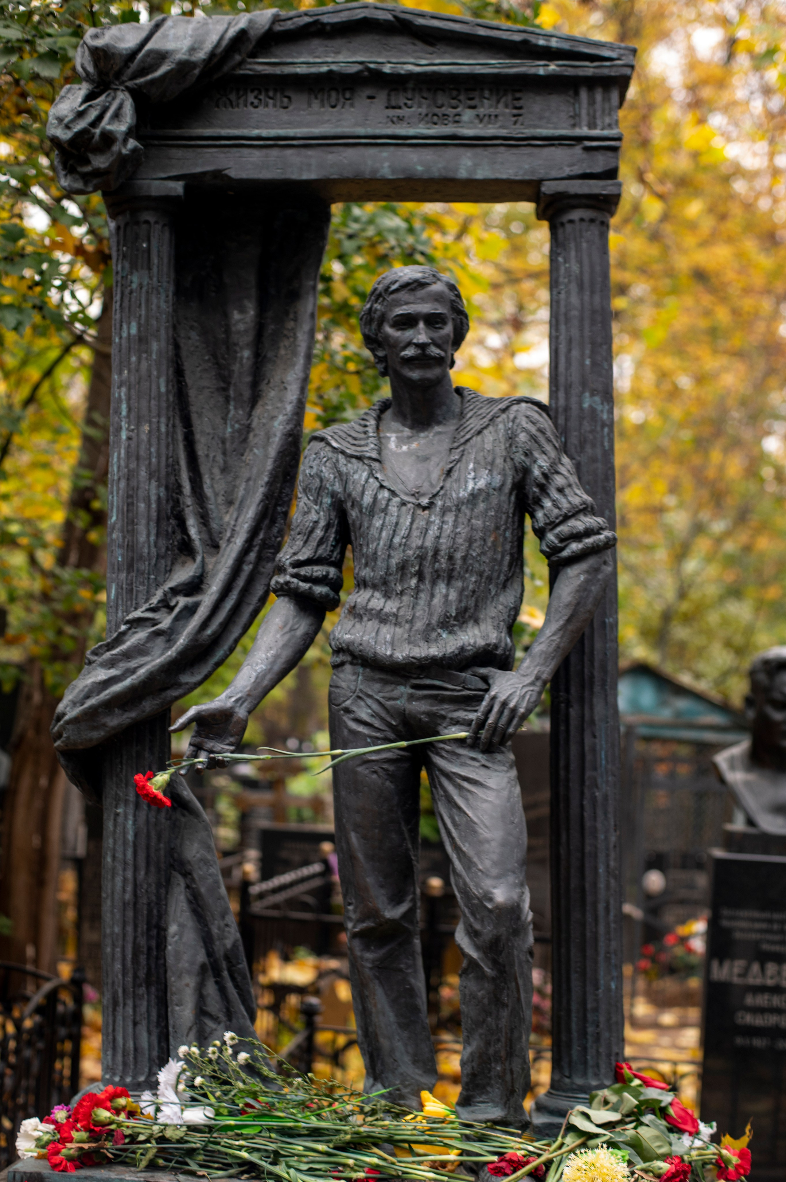 Ваганьковское кладбище. Фотограф Роман Адлер