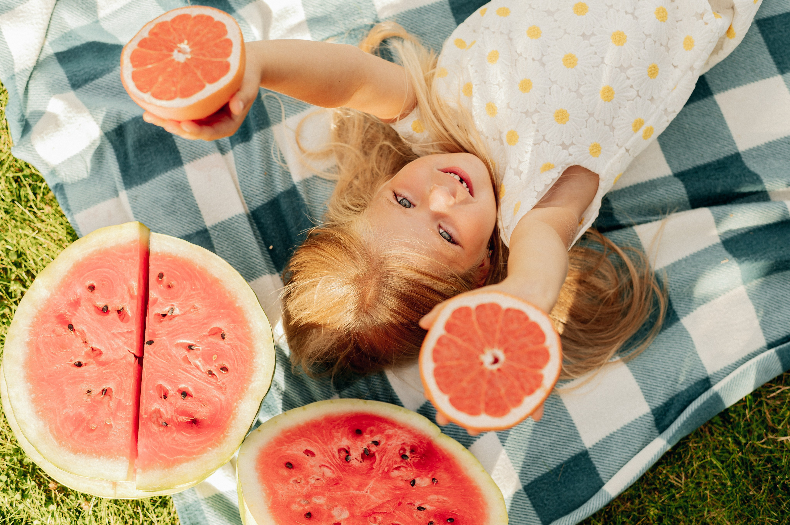 ЛЕТО. ПАРК. АРБУЗ. Профессиональный репортажный, коммерческий фотограф в Санкт-Петербурге