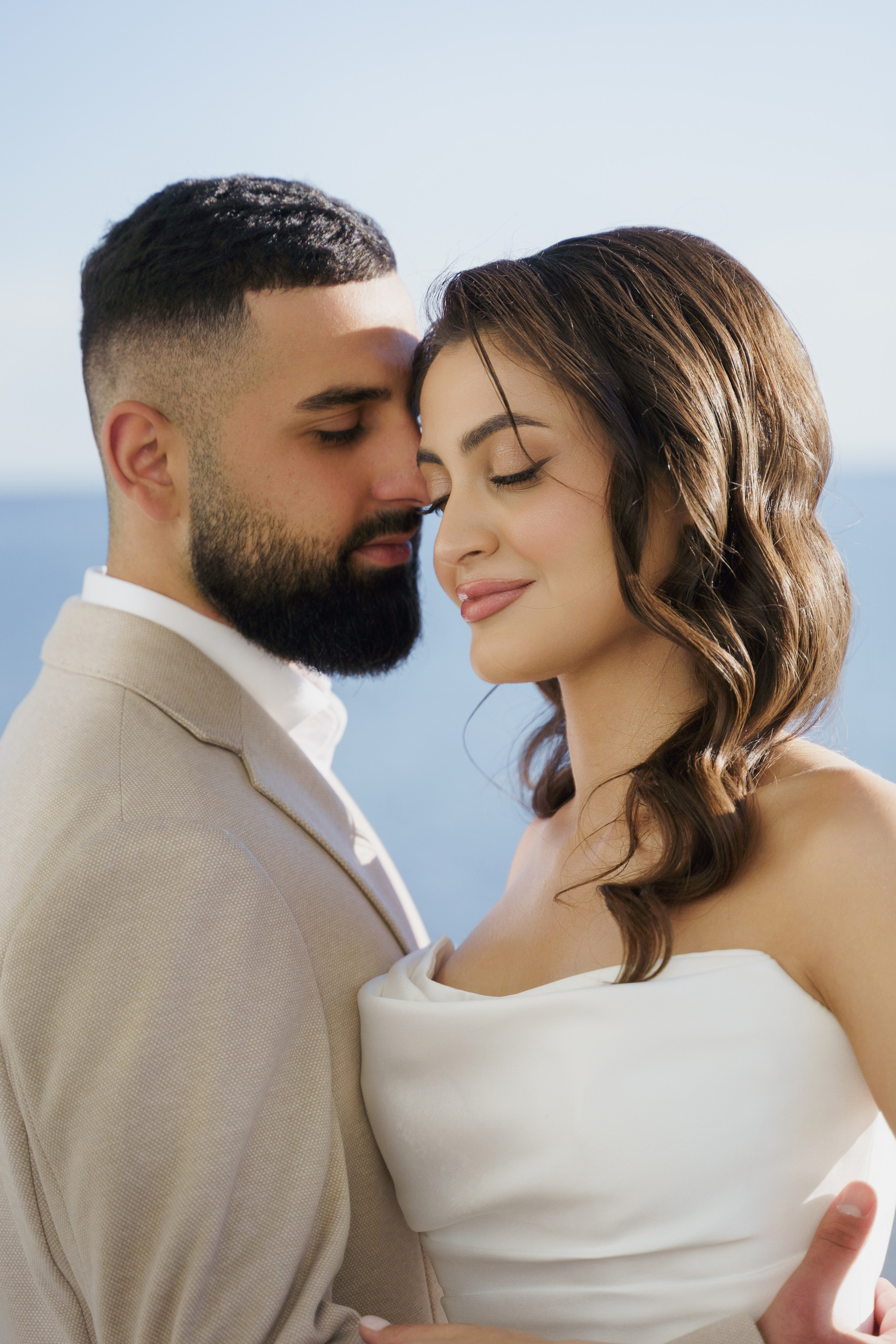 Красивое обручение на берегу чёрного моря в Лермонтово от ТВИНС СТУДИО. ТВИНС СТУДИО — лучшие свадебные фотографы и видеографы в Краснодаре