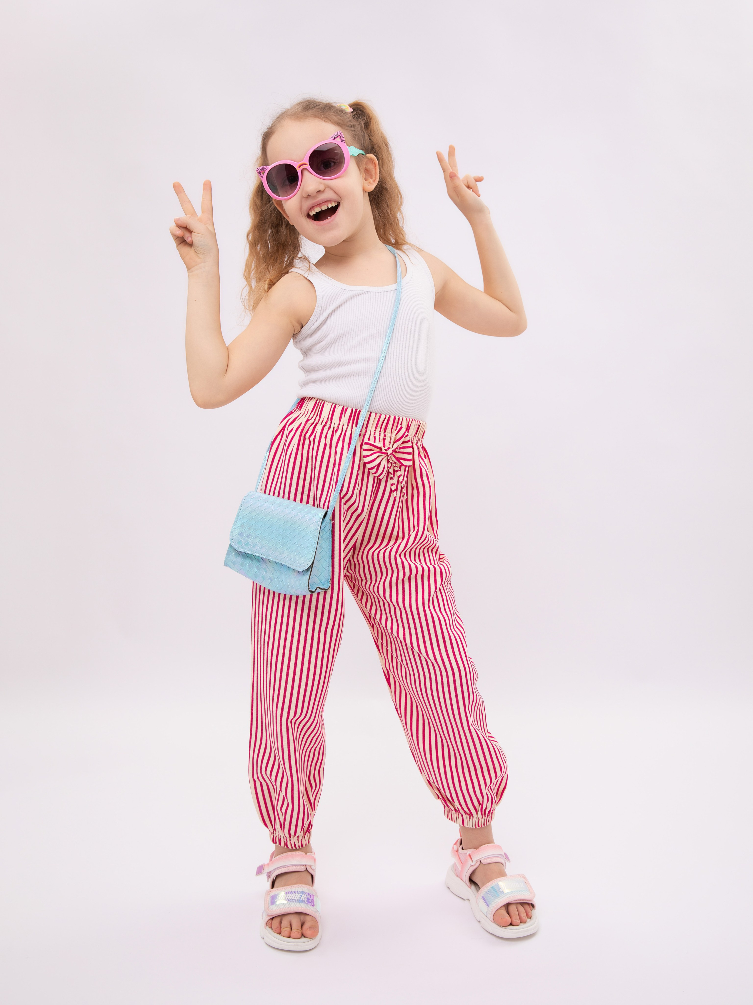 Детские летние брюки. Фотостудия предметной и модельной съёмки для маркетплейсов