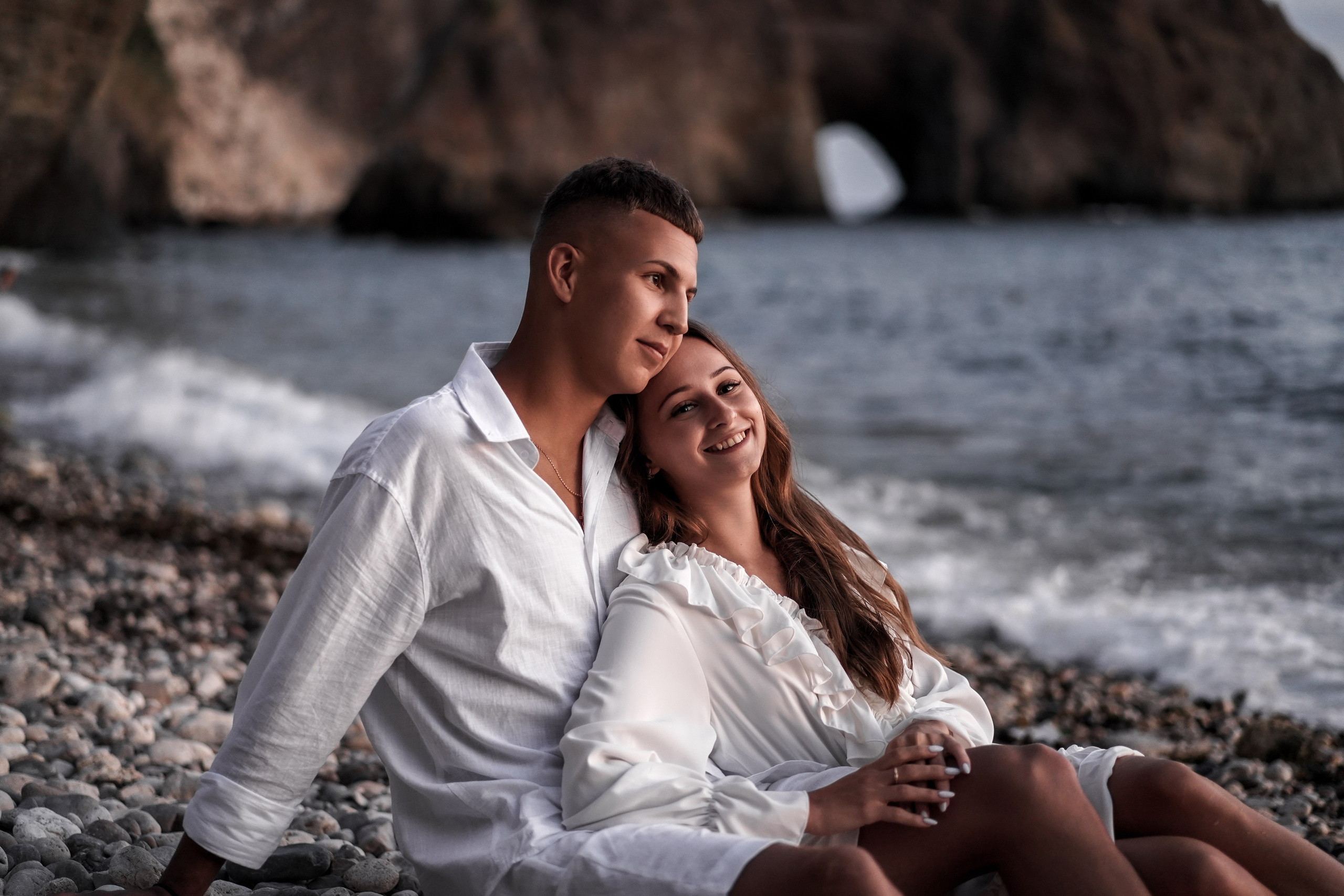 Матвей и Софья на фотосессии дикого пляжа Грот Дианы в Крыму. Свадебный фотограф в Ростове-на-Дону. Таинство Крещения и Венчания, семейные фотосессии. Алёна Чёботова