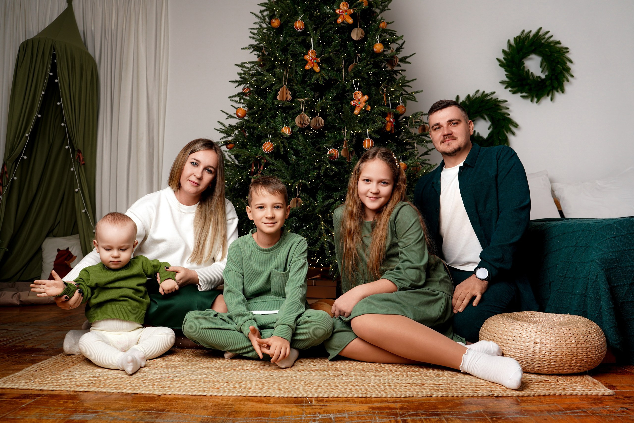 Семейная экспресс-фотосессия в фотостудии Тепло. Новочеркасск. Свадебный фотограф в Ростове-на-Дону. Таинство Крещения и Венчания, семейные фотосессии. Алёна Чёботова