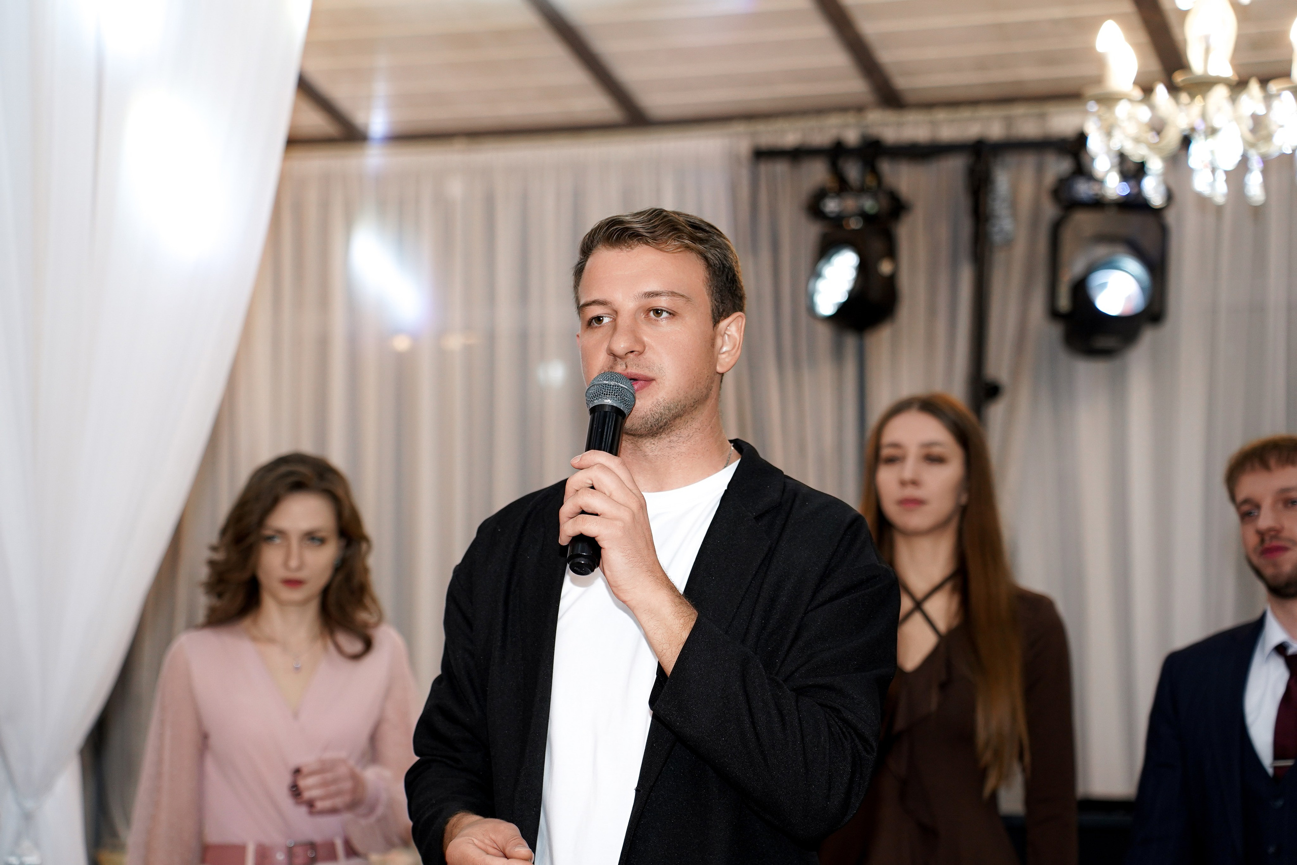 Свадебный банкет в беседке. Свадебный фотограф в Ростове-на-Дону. Таинство Крещения и Венчания, семейные фотосессии. Алёна Чёботова