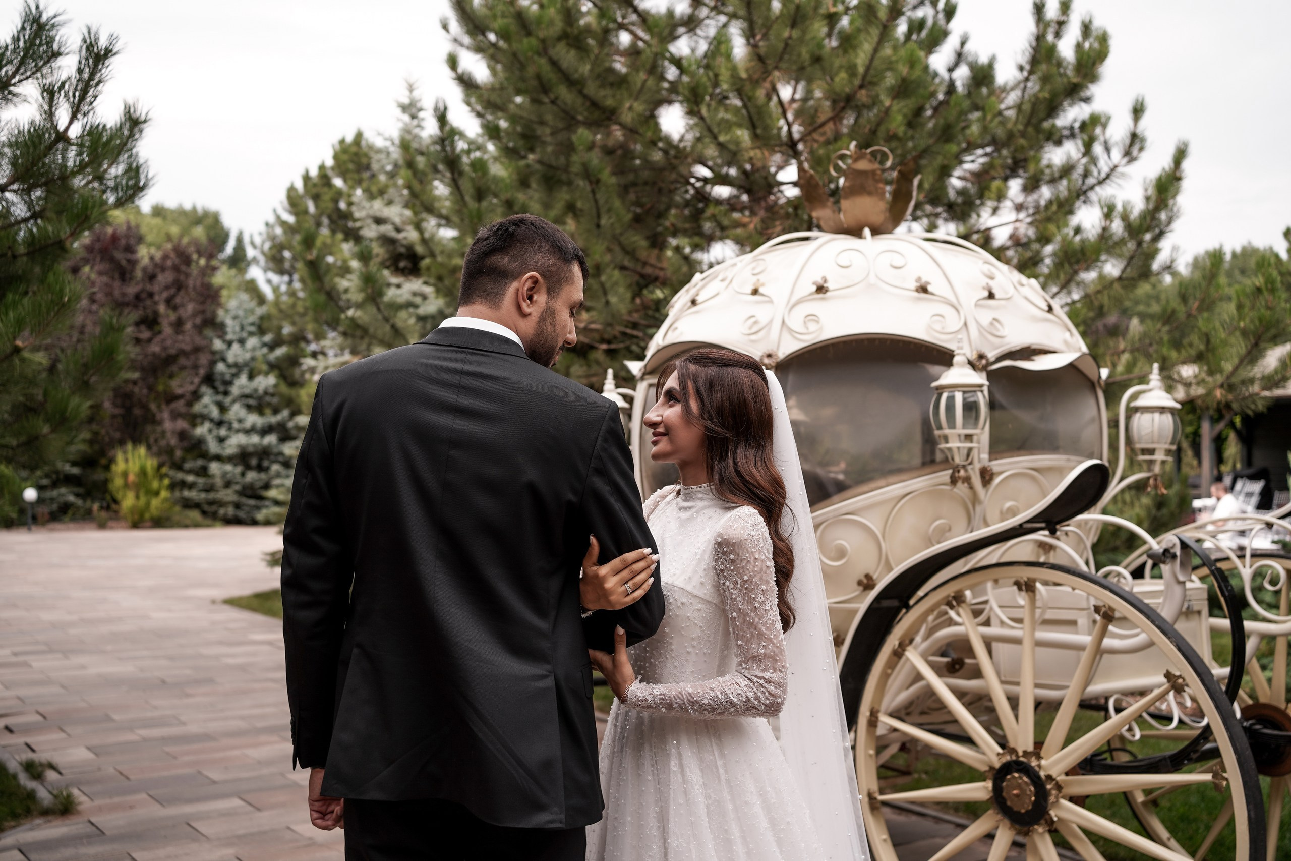 Свадебная фотосессия в отеле «Графский парк». Фотограф Ростов-на-Дону. Абдул и Фируза. Свадебный фотограф в Ростове-на-Дону. Таинство Крещения и Венчания, семейные фотосессии. Алёна Чёботова