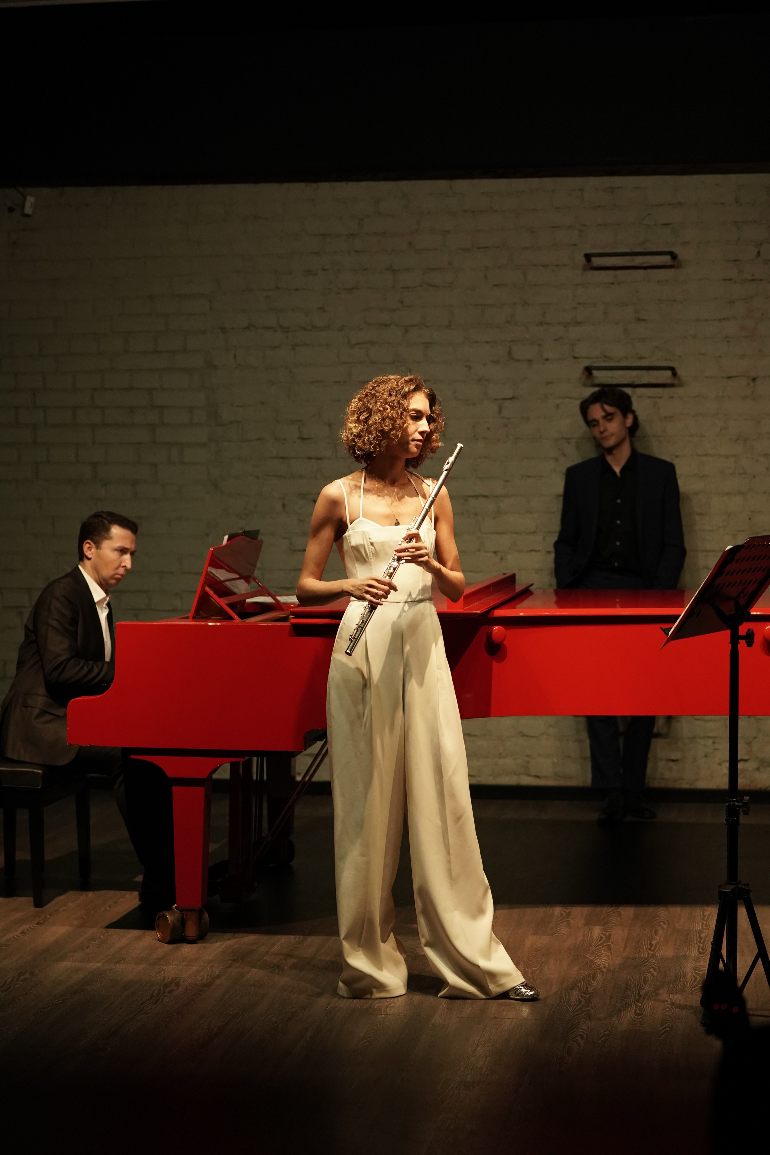 В сумраке Есенин-центра. 7/11/25. Фотограф Строгино Яна Гавриленко