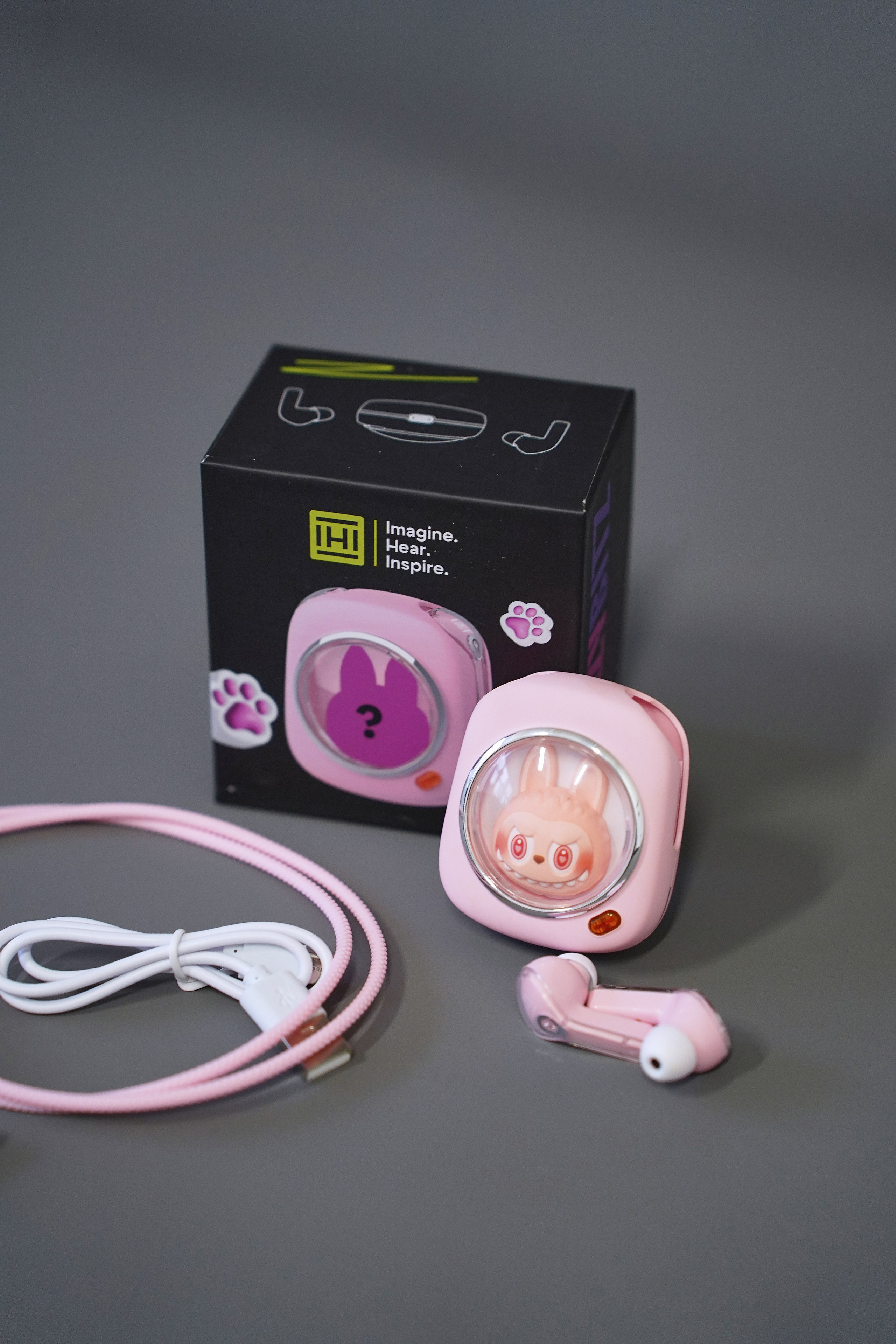 Наушники в интерьере. Фотограф