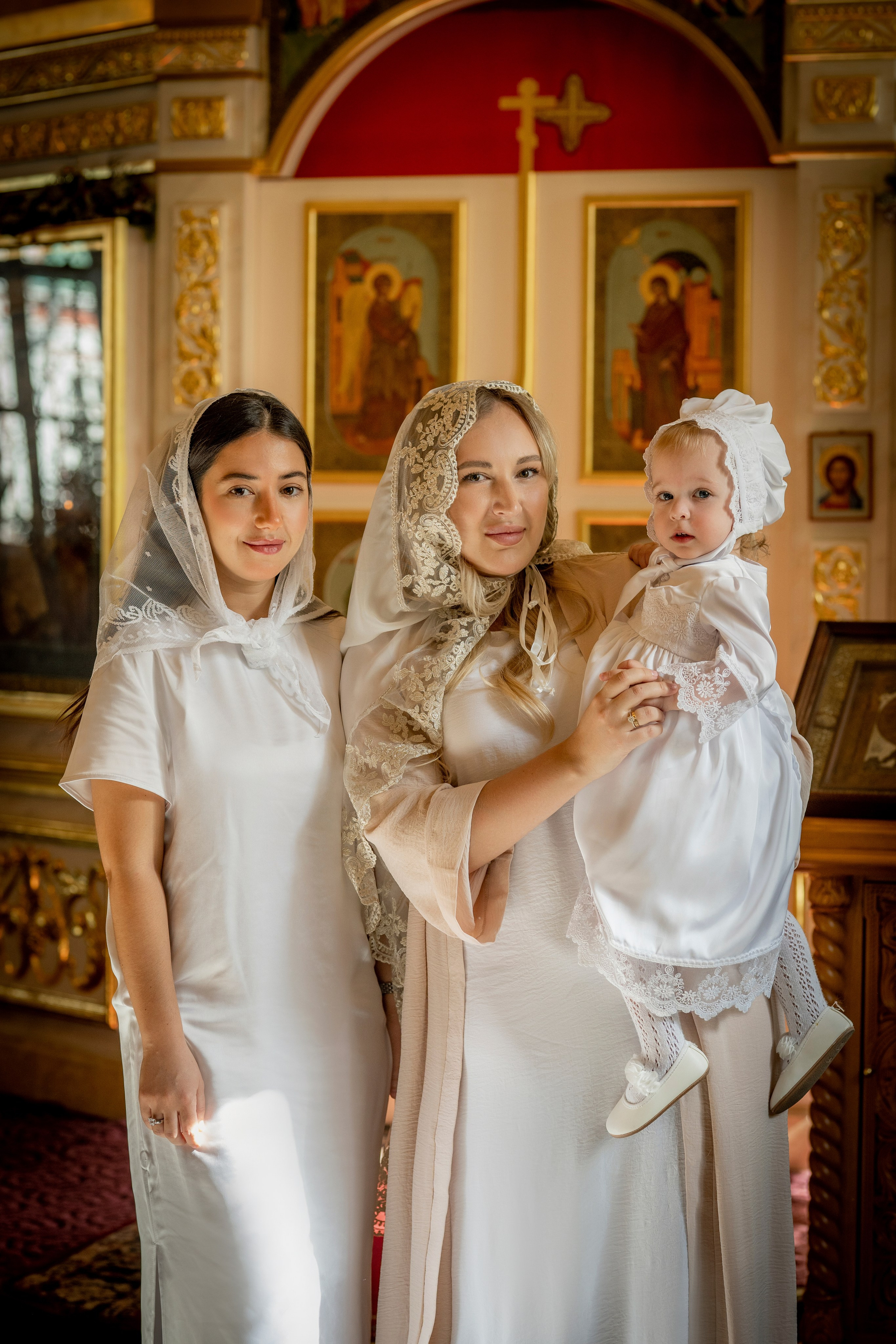 Крещение Полины. Семейный фотограф и фотограф на таинства в Москве Юлия Калайджян