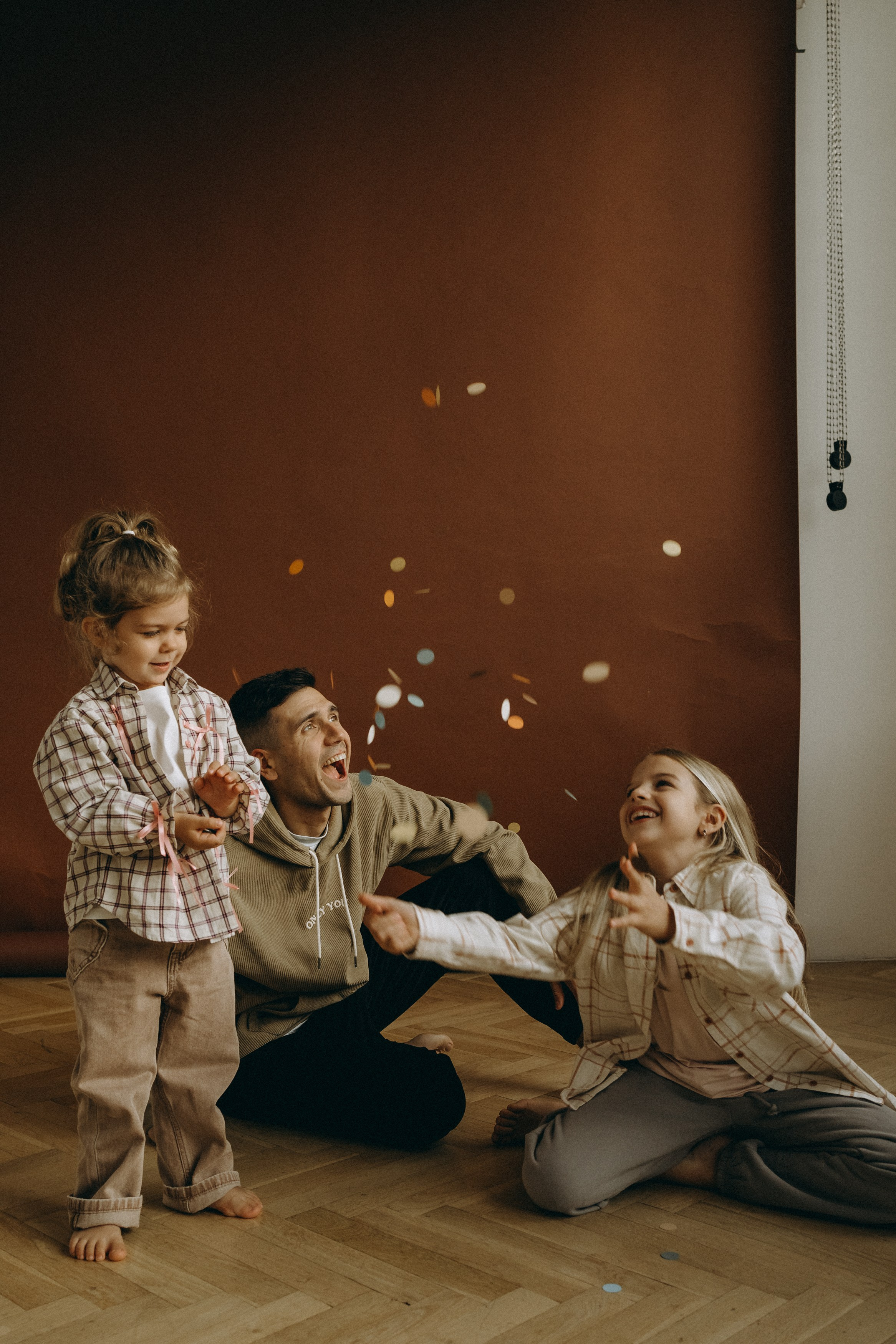 Антон, Алиса, Аня. Главная