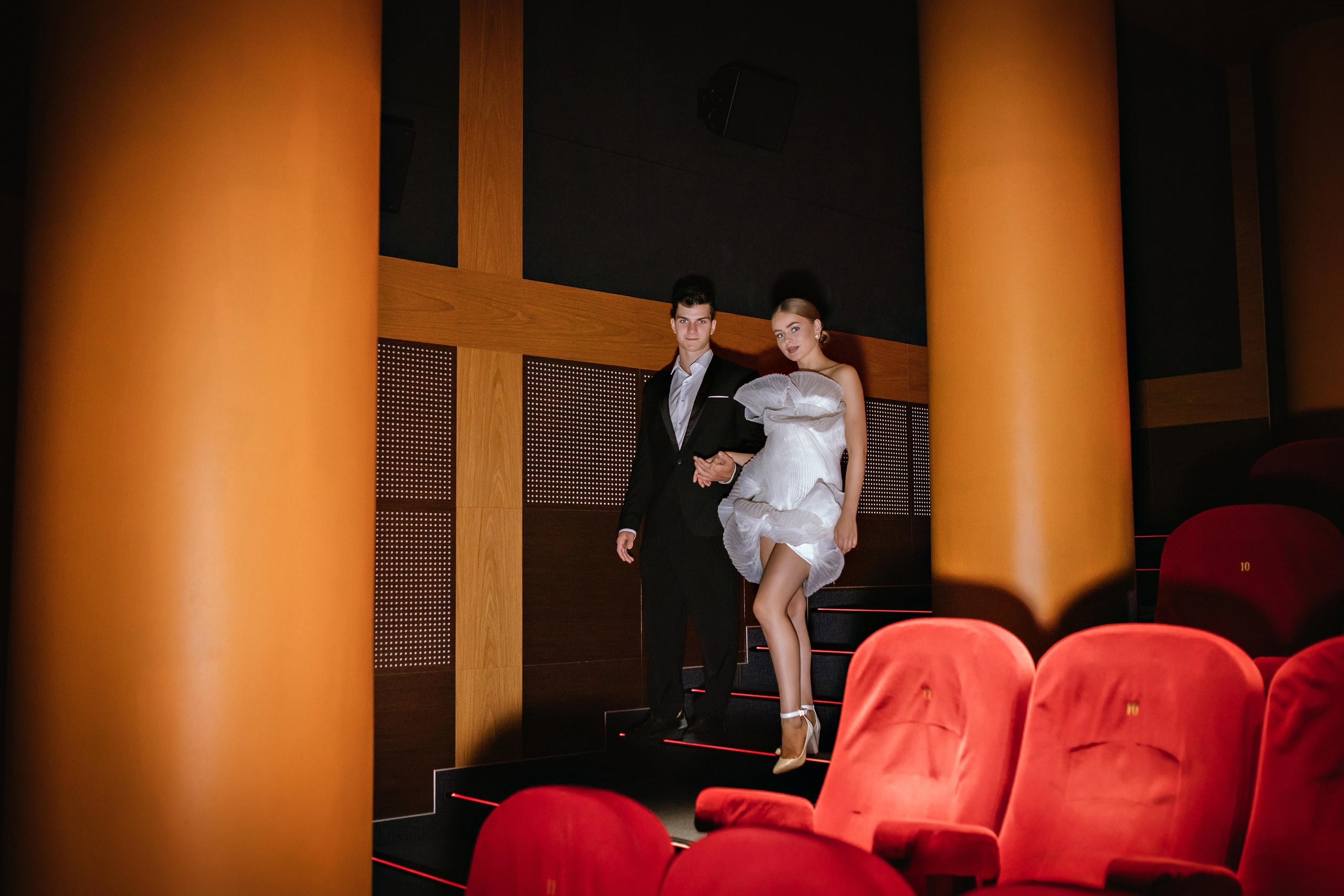 Свадебная фотосессия в кинотеатре. Фотограф и видеограф Москва. Свадебный фотограф, видеограф. Выпускные альбомы. Оживающие альбомы