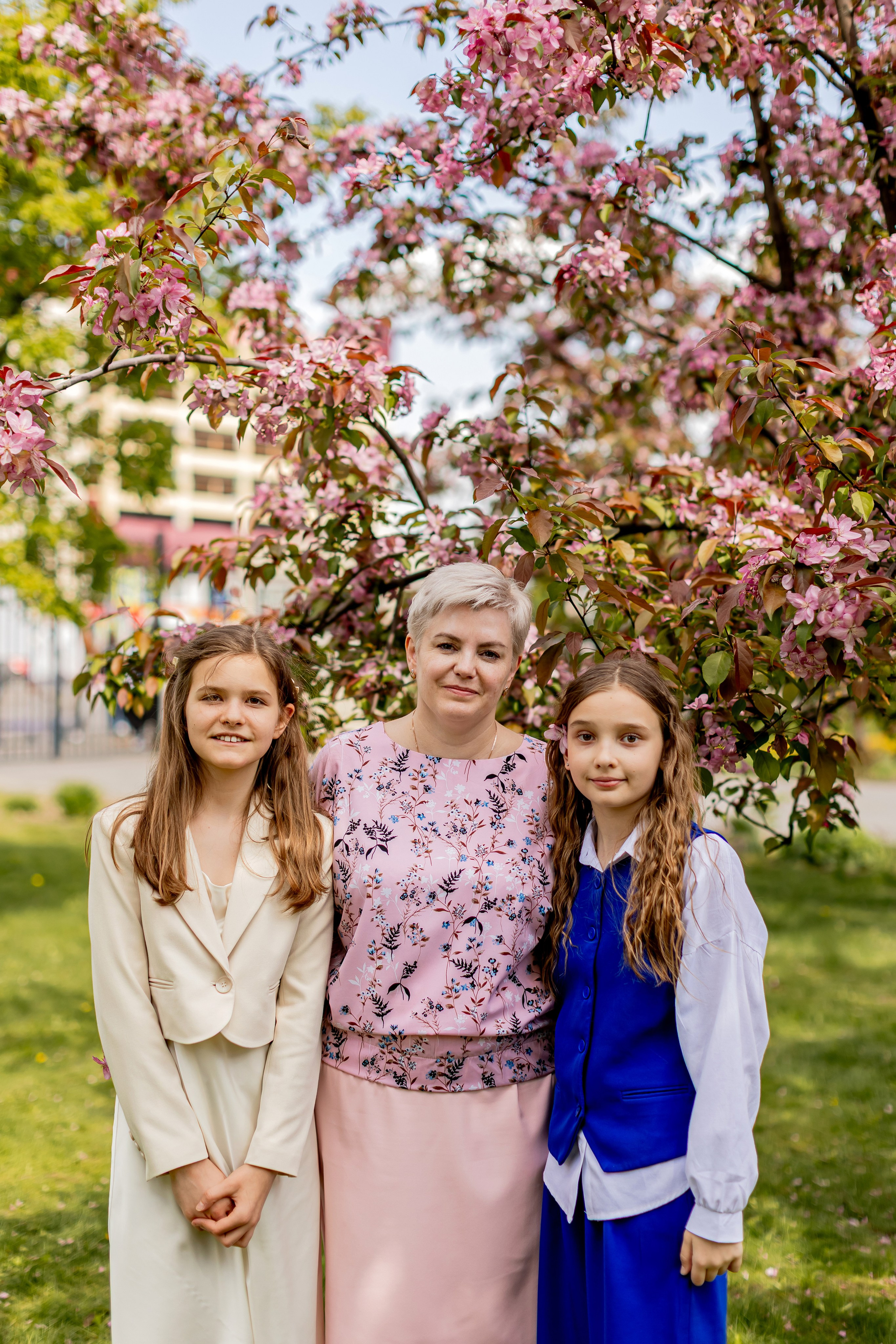 Выпускной в начальной школе на улице. Фотограф и видеограф Москва. Свадебный фотограф, видеограф. Выпускные альбомы. Оживающие альбомы