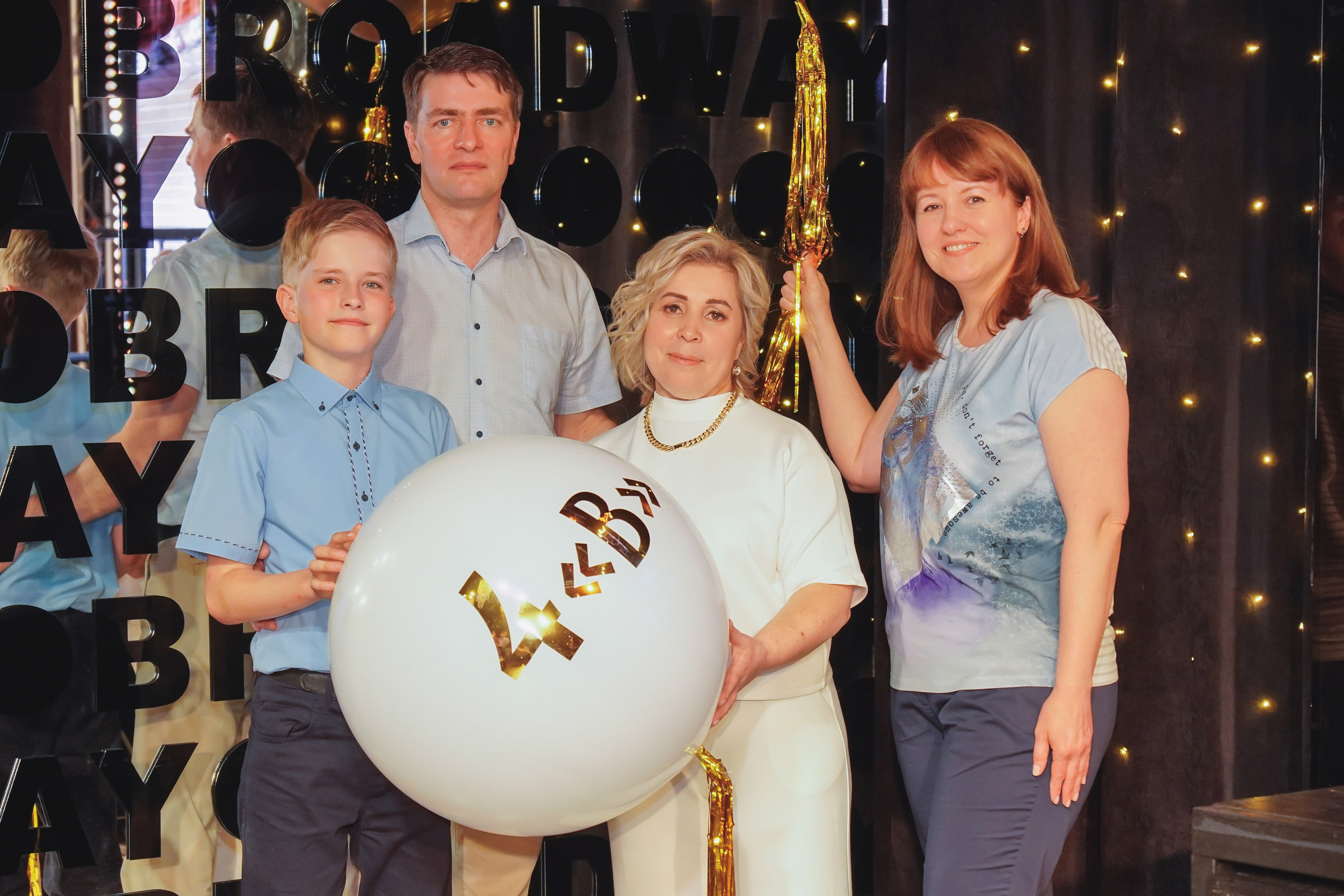 Выпускной. Занимаюсь профессиональной фотографией и живу рядом с Байкалом. Работаю в разных жанрах