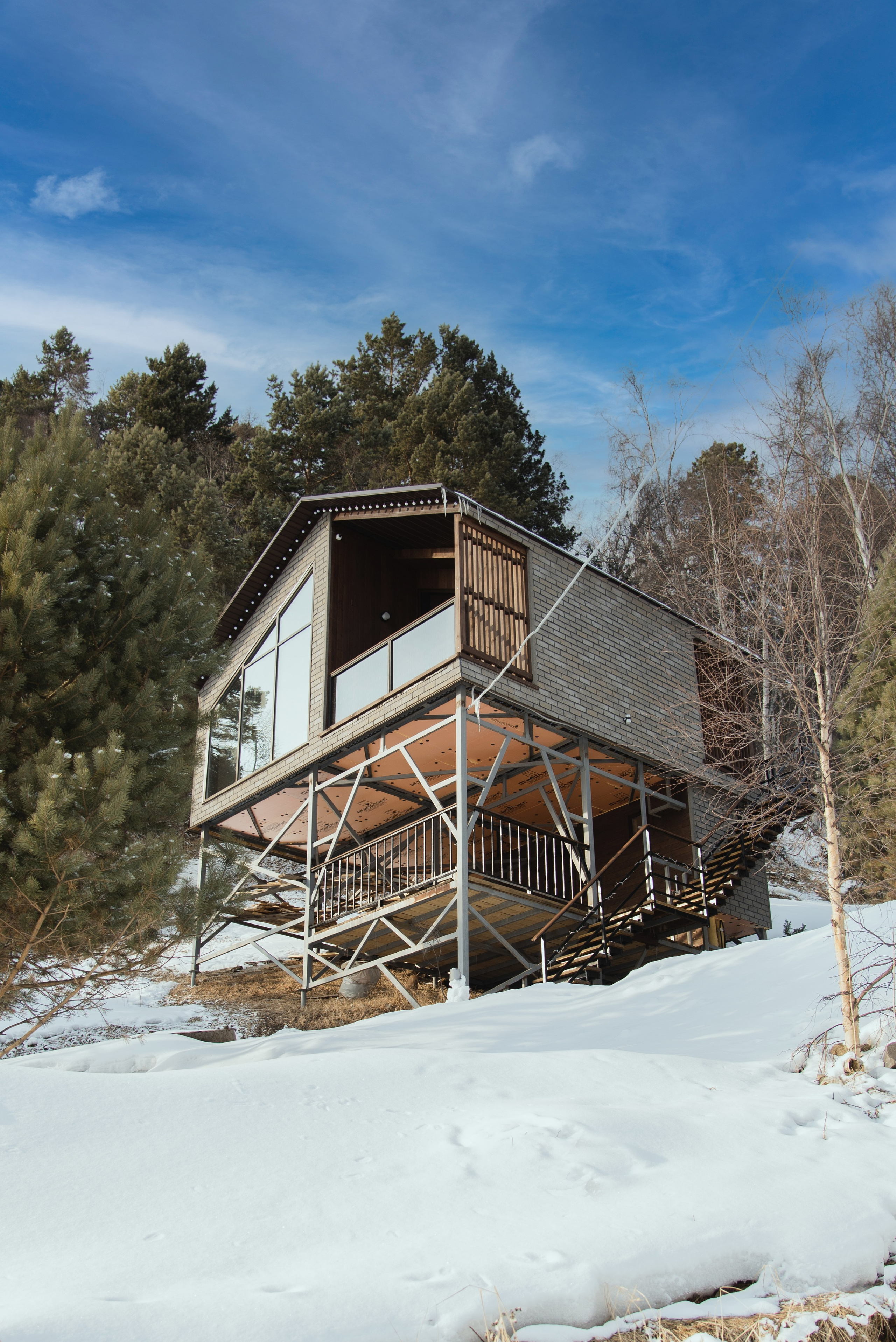 Интерьерная съемка частного гостевого дома. Занимаюсь профессиональной фотографией и живу рядом с Байкалом. Работаю в разных жанрах