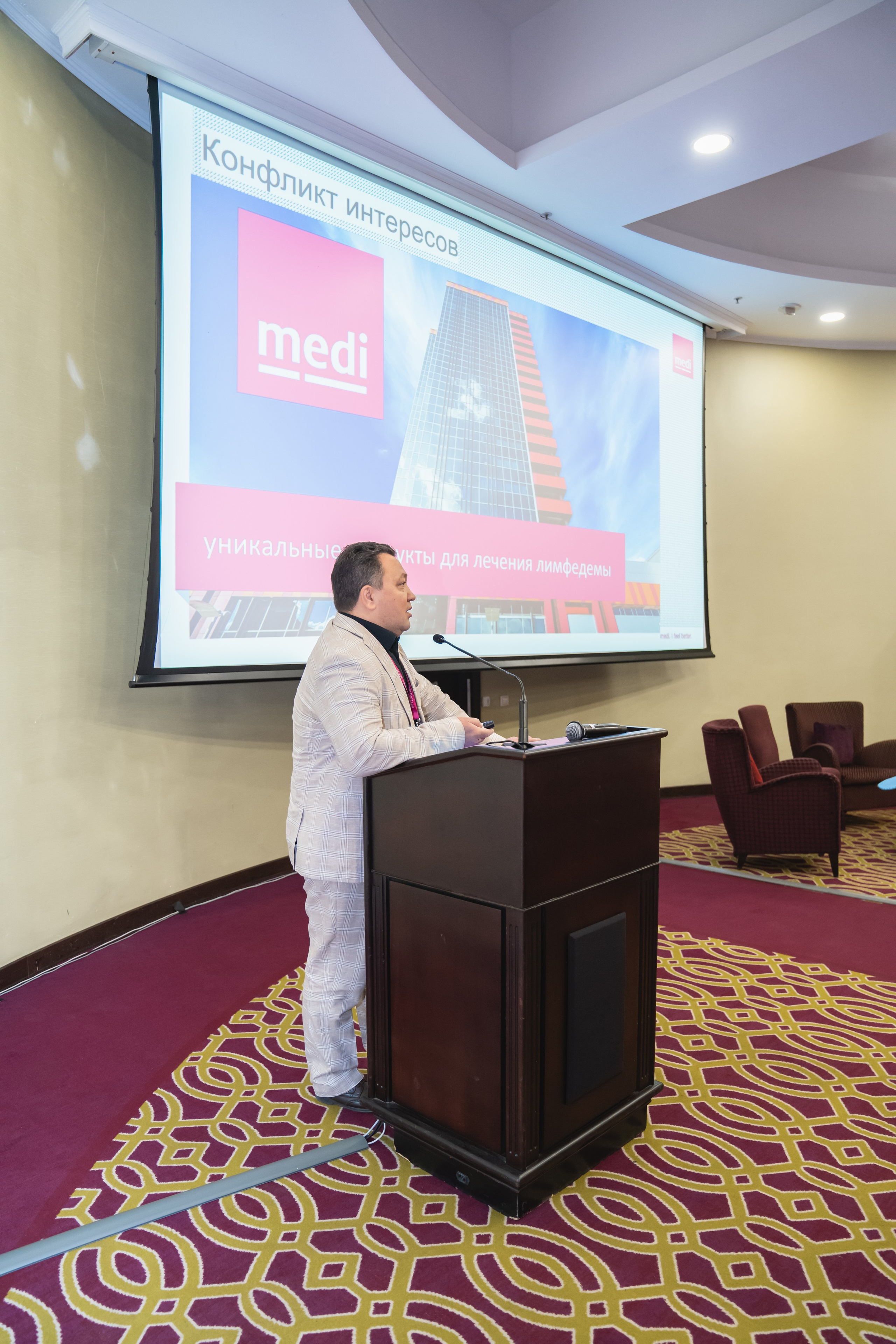 Фотосессия форумов, конференций. Занимаюсь профессиональной фотографией и живу рядом с Байкалом. Работаю в разных жанрах