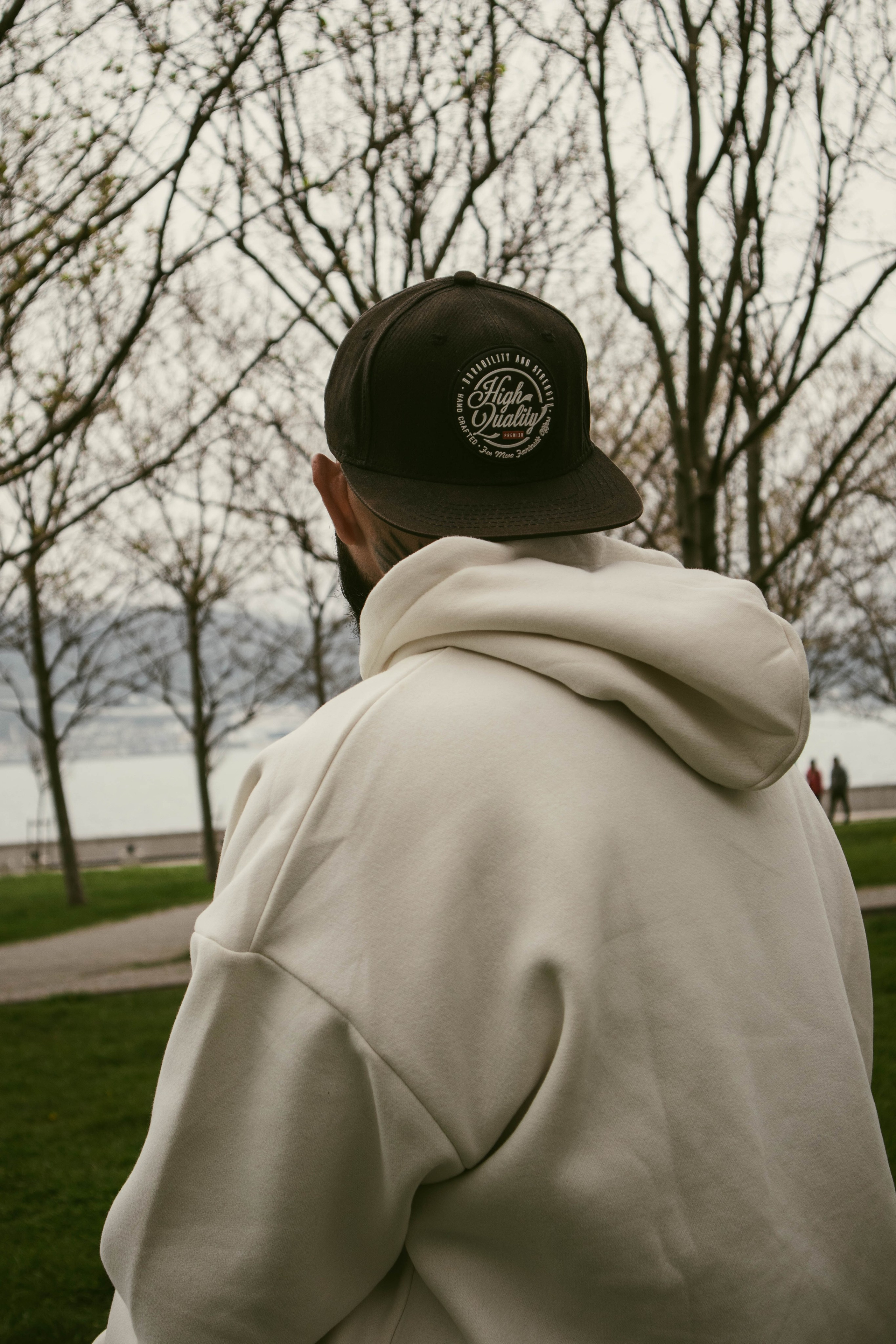 О. Уличный фотограф Города N