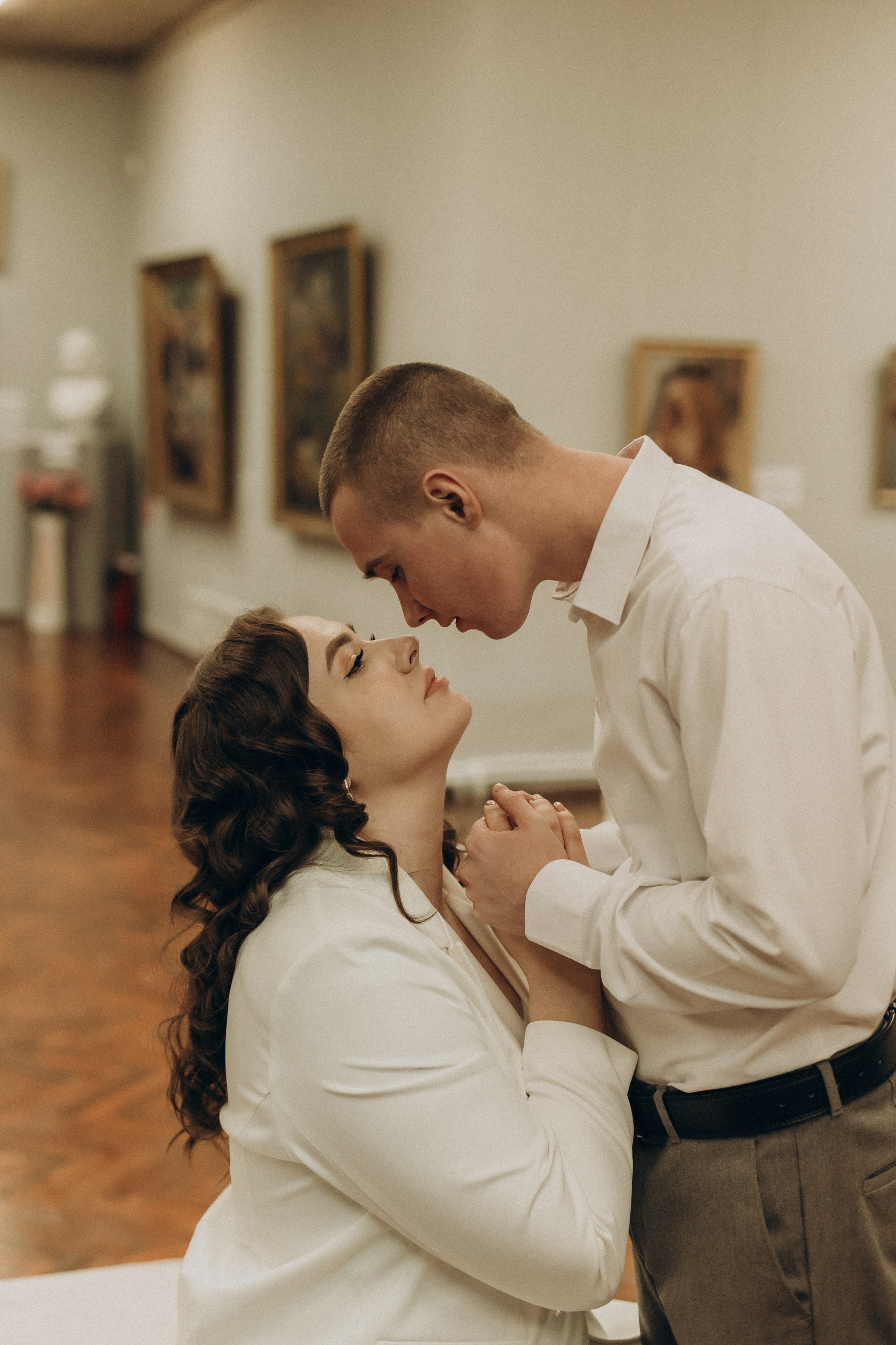 Нежность на фоне искусства. Свадебный фотограф Илья Бринк