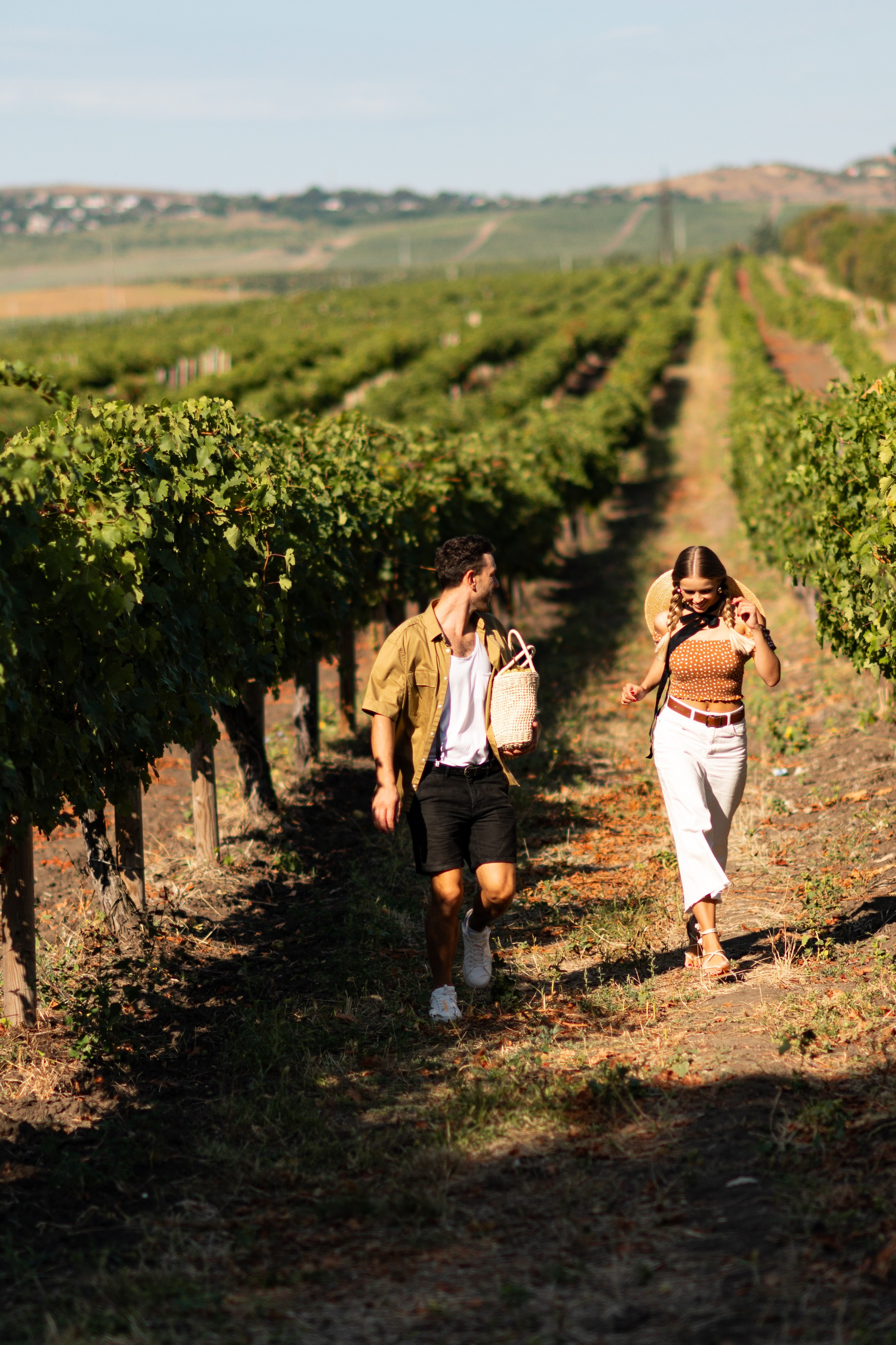 Lovestory на плантации виноградников в Крыму. Фотограф Москва и Видеограф Москва