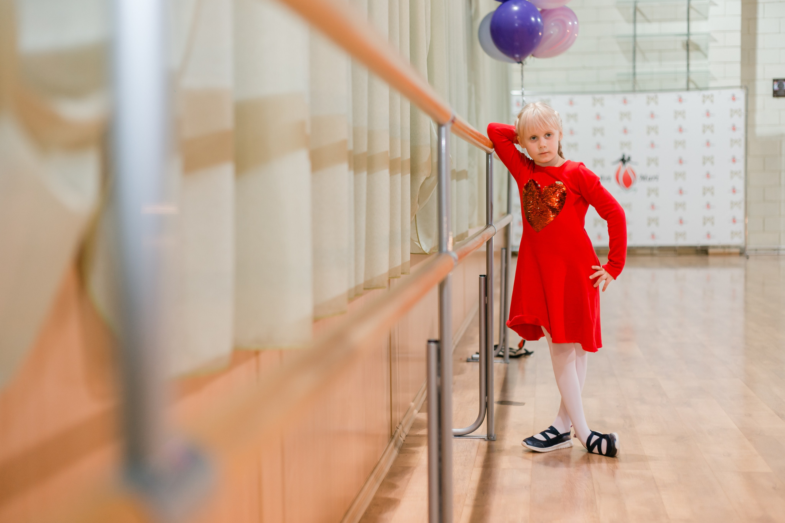 Фотосъемка детского дня рожденья. Видеосъемка и фотосъемка свадеб. Фотограф и оператор на свадьбу. Видеосъемка подкастов, собственная видео-фотостудии. Предметная фотосъемка