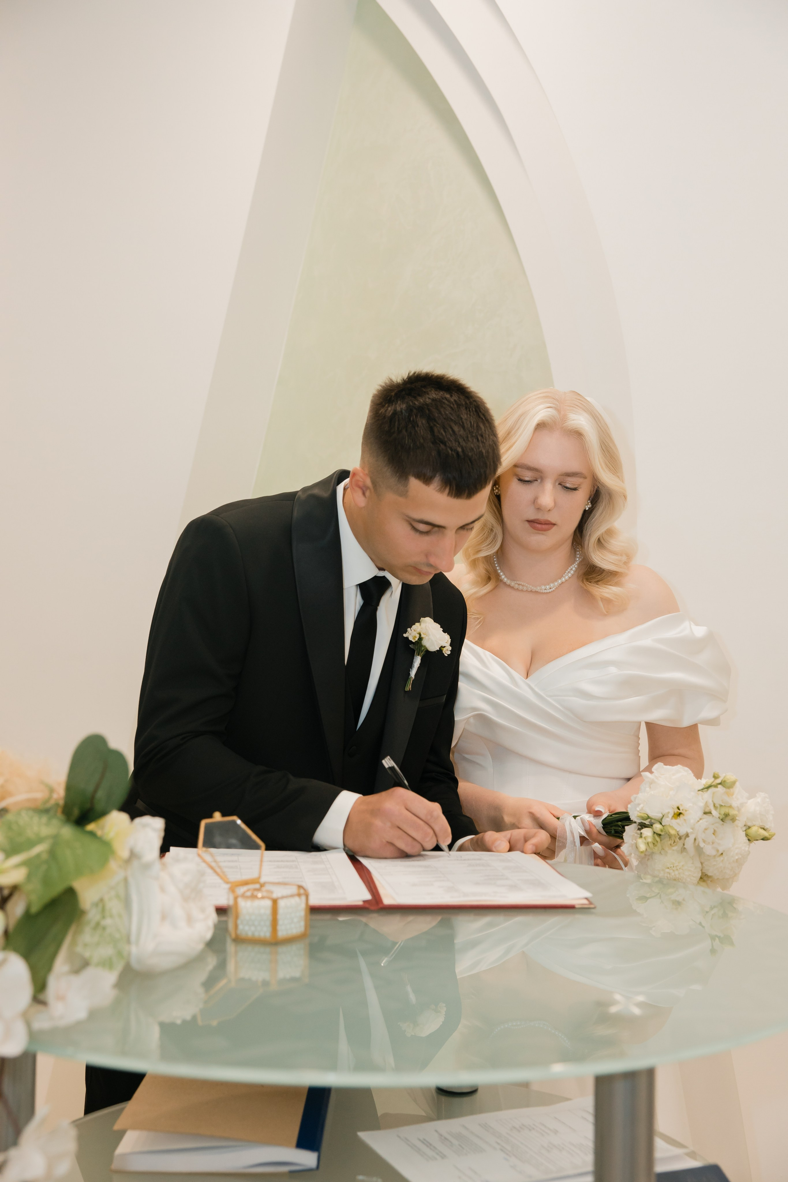 Отдел ЗАГС Администрации Первомайского района. Видеосъемка и фотосъемка свадеб. Фотограф и оператор на свадьбу. Видеосъемка подкастов, собственная видео-фотостудии. Предметная фотосъемка