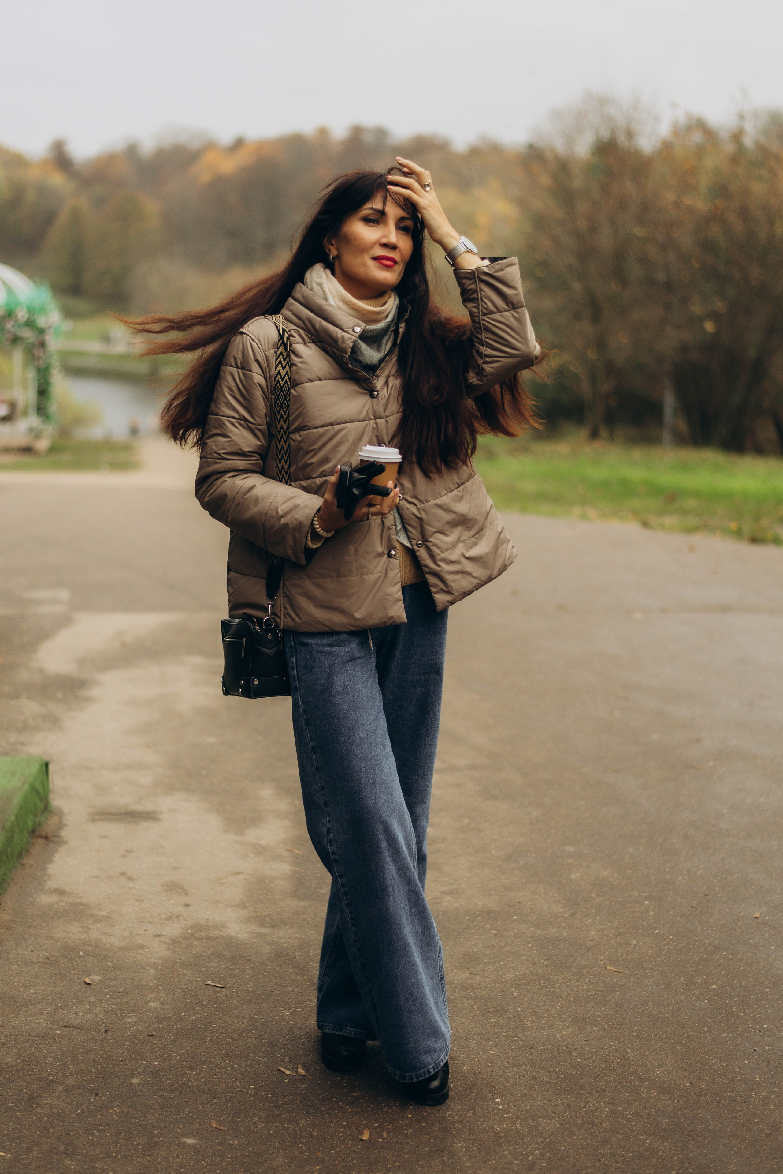 Прогулочная фотоссесия для девушки в парке. Семейный фотограф в Железнодорожном Масаева Елена