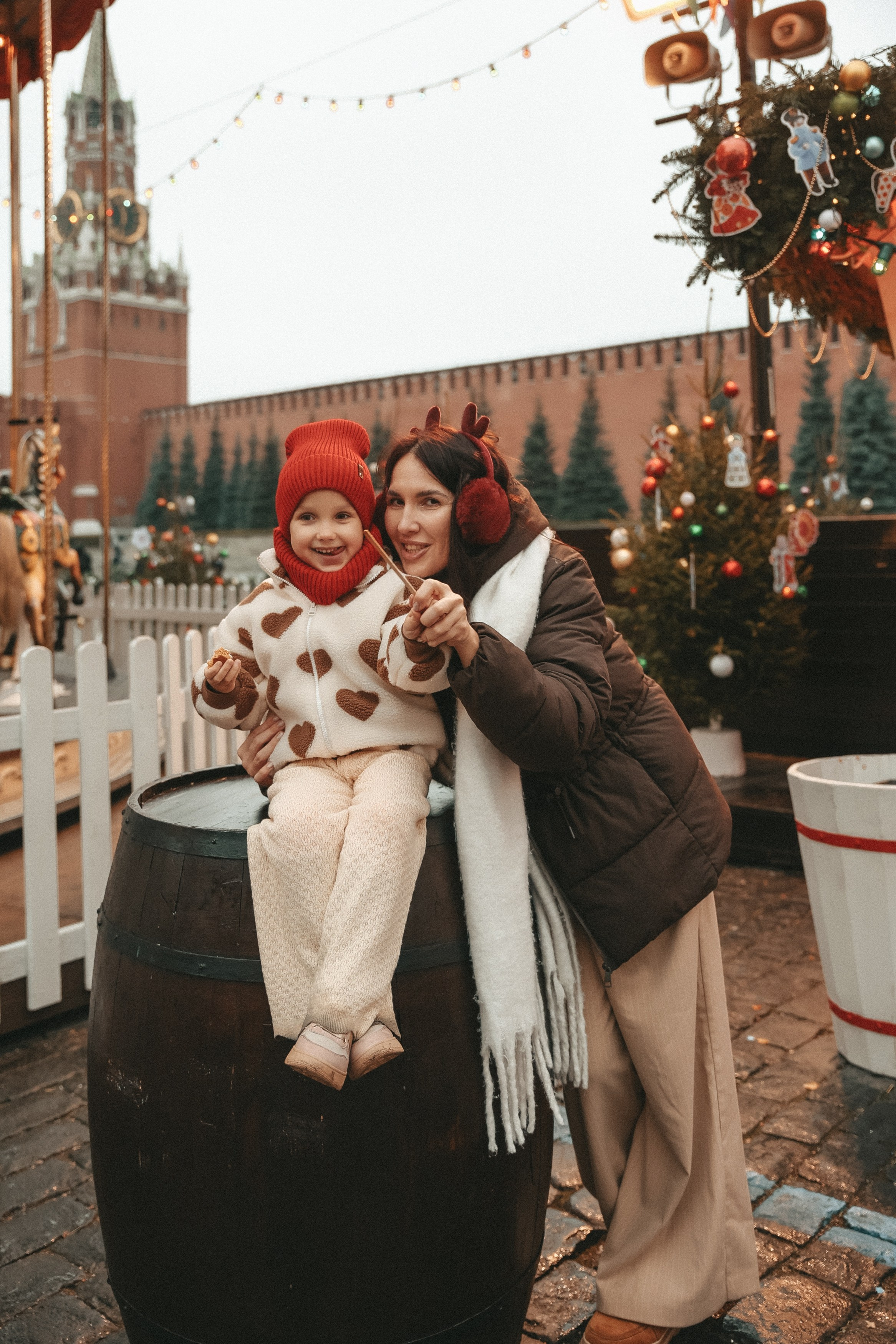 Новогодняя фотосессия на Гум ярмарка мама и дочка. Фотограф Владимир Москва