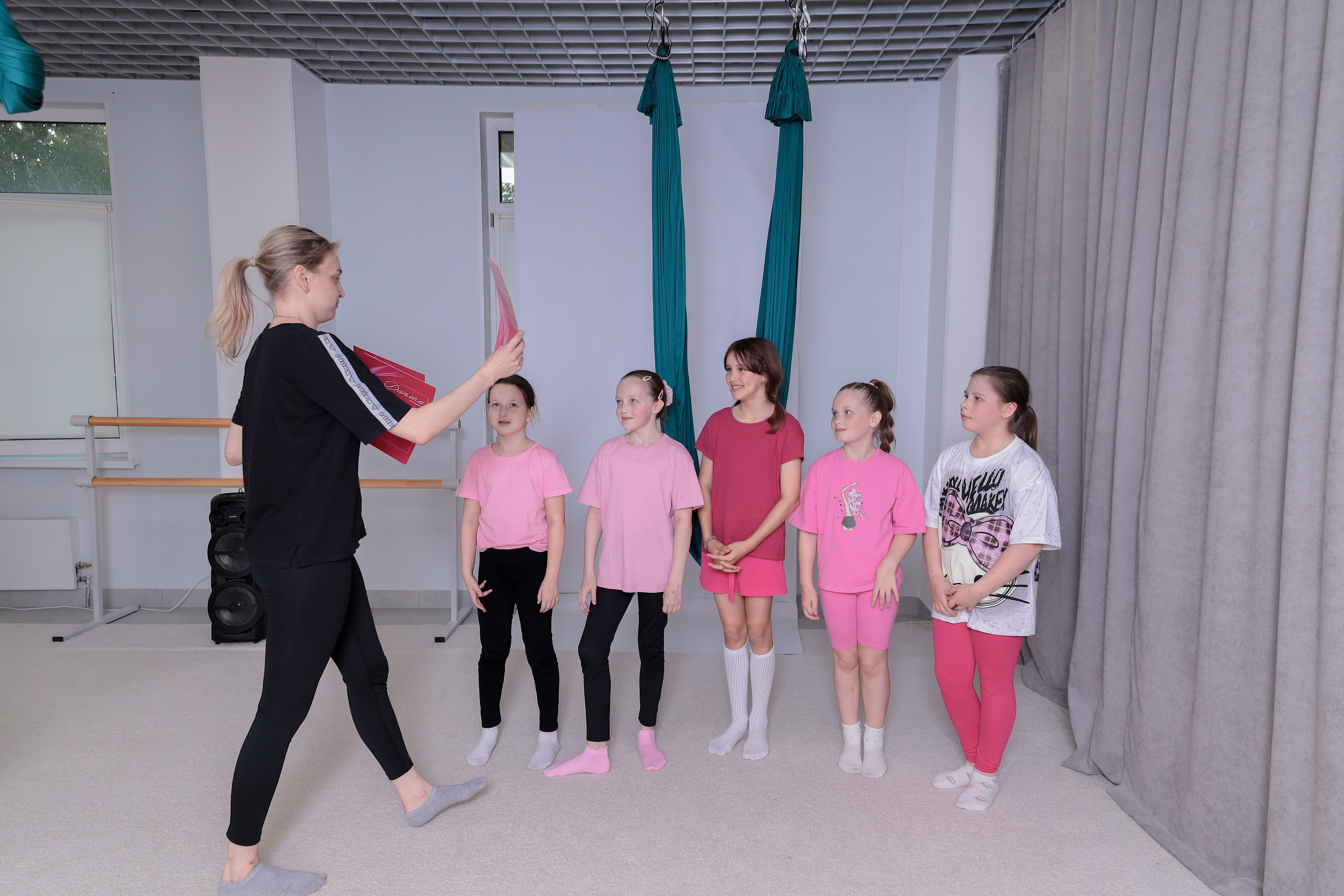 Детская аэройога. Фотограф Надршина Лилия