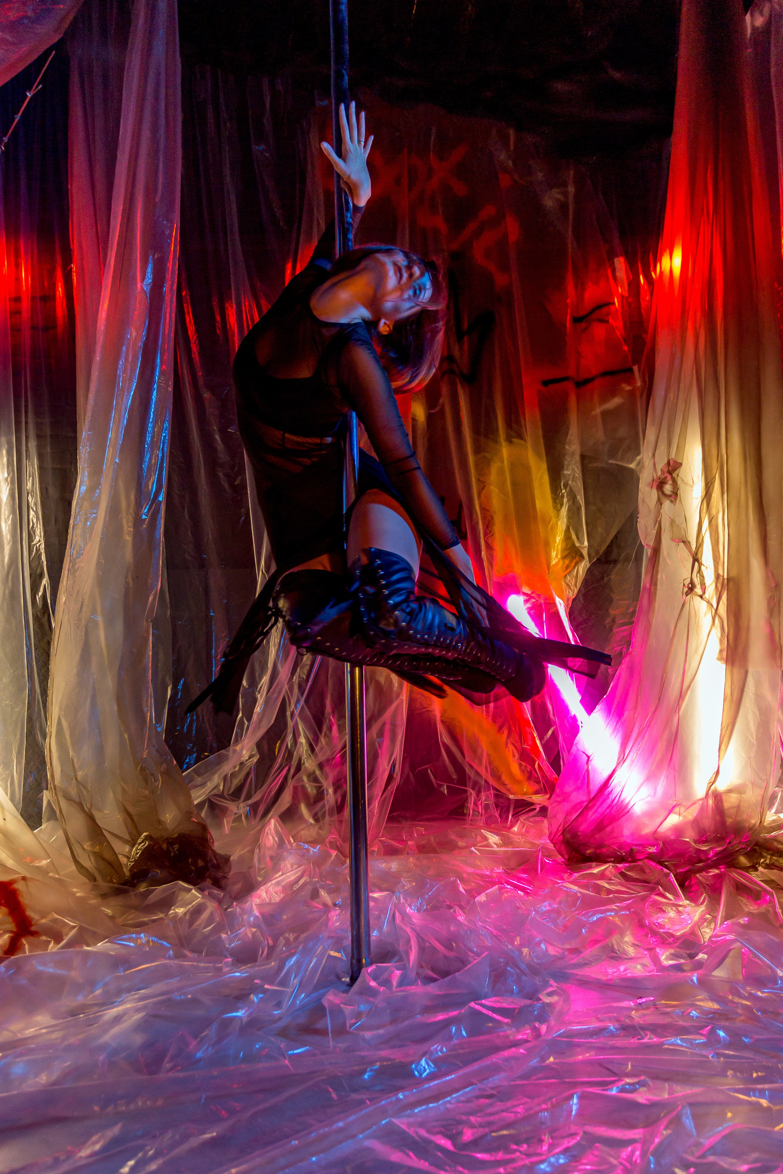 Тематическая фотосессия на пилоне