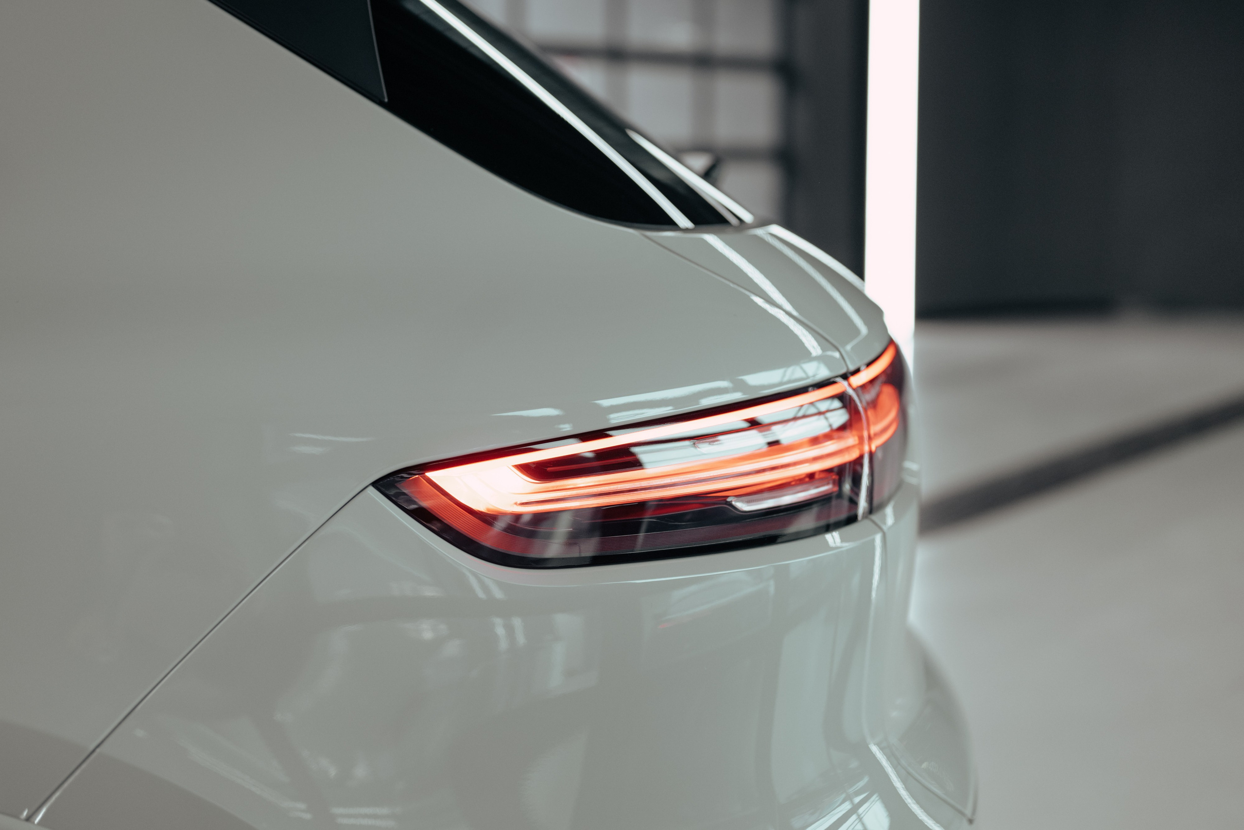 Porsche Cayenne GTS grey on red. DeLorein