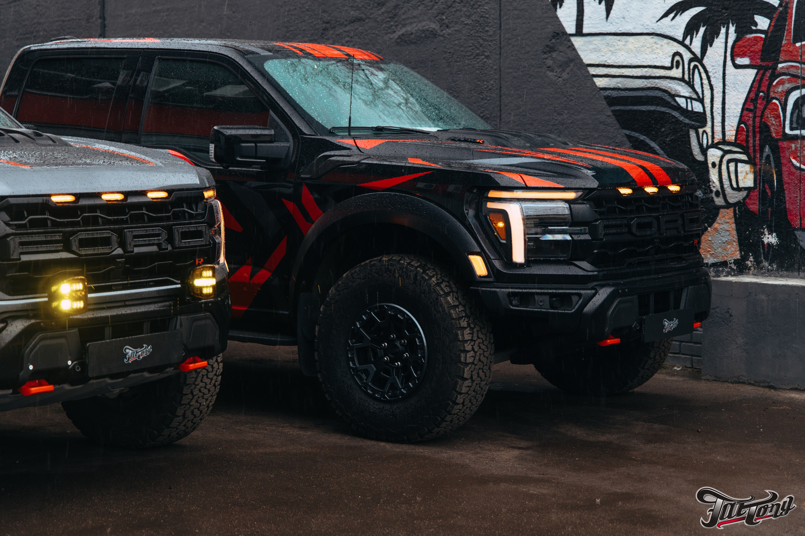 2x Ford Raptor R. DeLorein