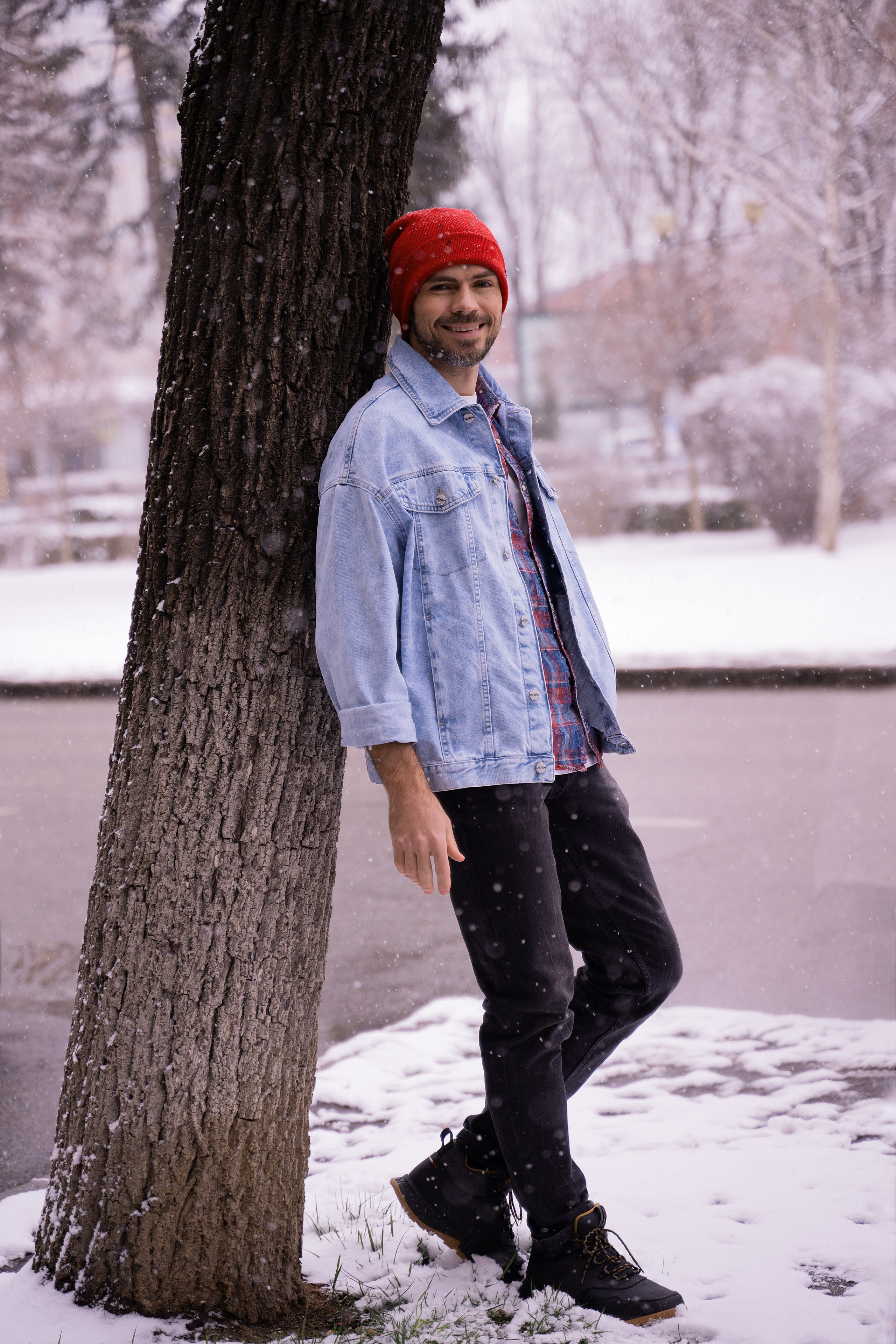 Красавчик в кафе. Главная