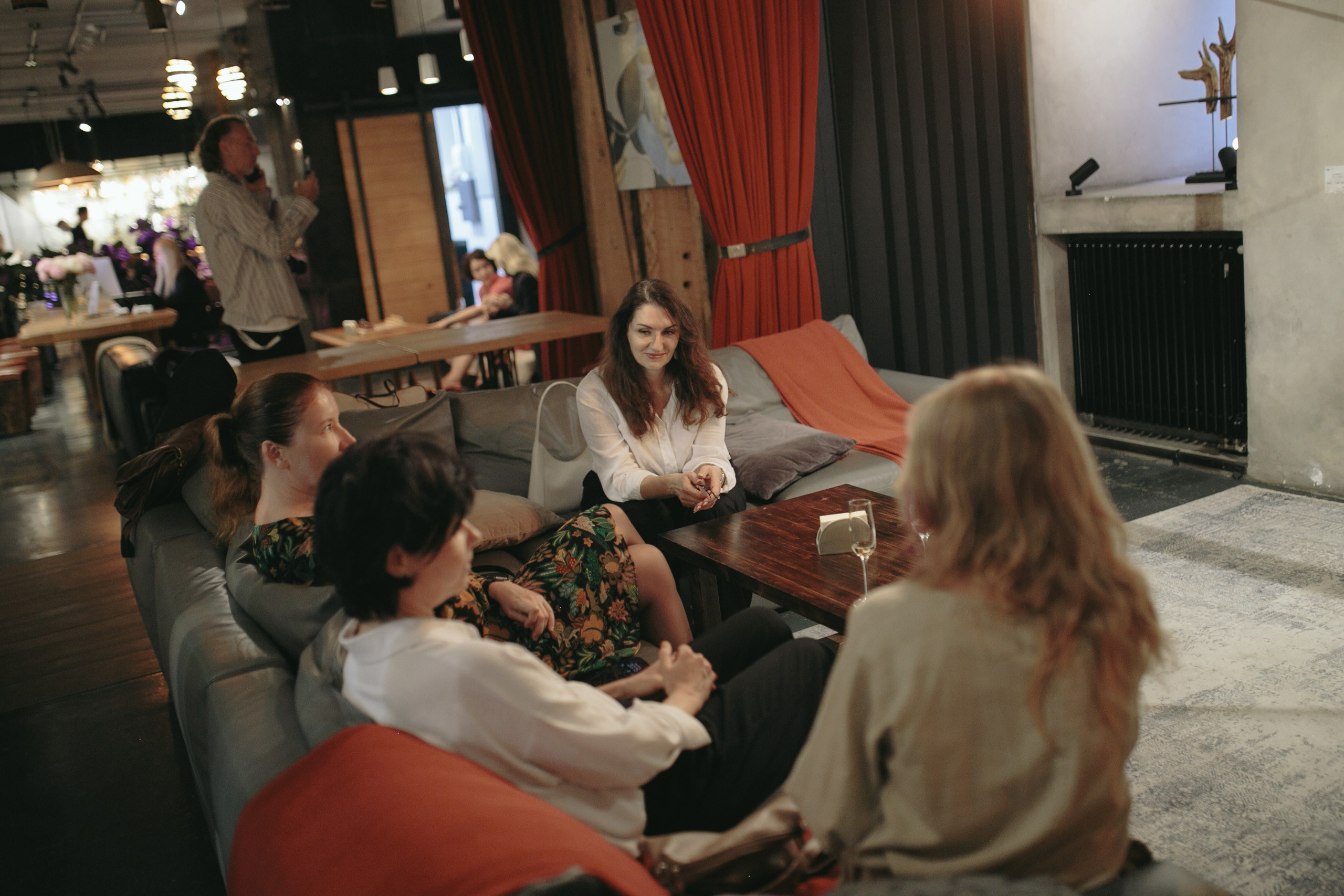 Фото. Художник-абстракционист Ольга Рикун. Москва